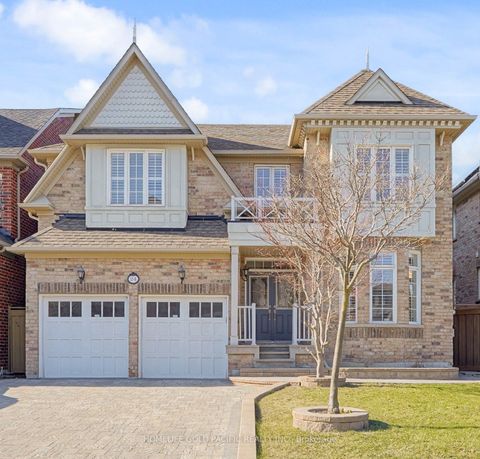 24 Earnshaw Drive Markham ON L6C 0E4