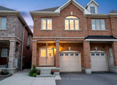 866 Francine Crescent Mississauga ON L5V 0E2