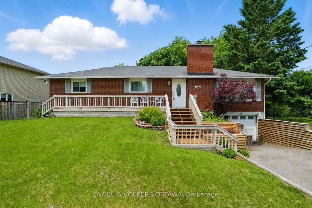Photo of 1427 Rosebella Avenue, Blossom Park - Airport and Area, ON K1T 1E5 (MLS # X13087904)
