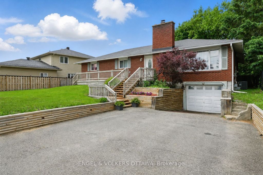 Photo of 1427 Rosebella Avenue, Blossom Park - Airport and Area, ON K1T 1E5 (MLS # X13087904)