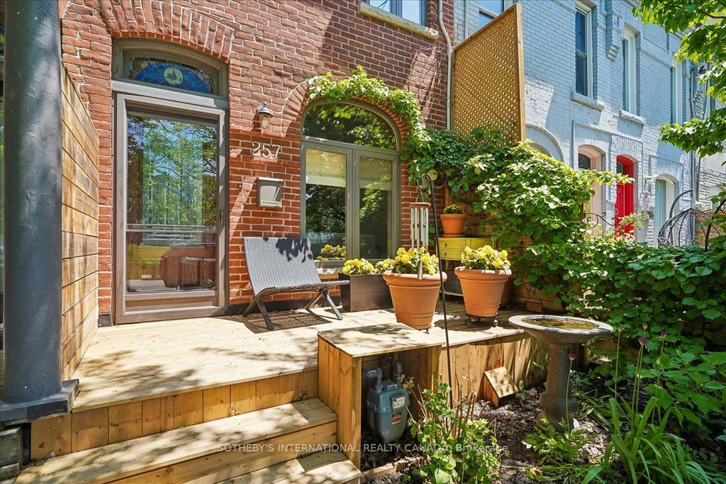 Photo of 257 Booth Avenue, Toronto, ON M4M 2M7 (MLS # E13188248)