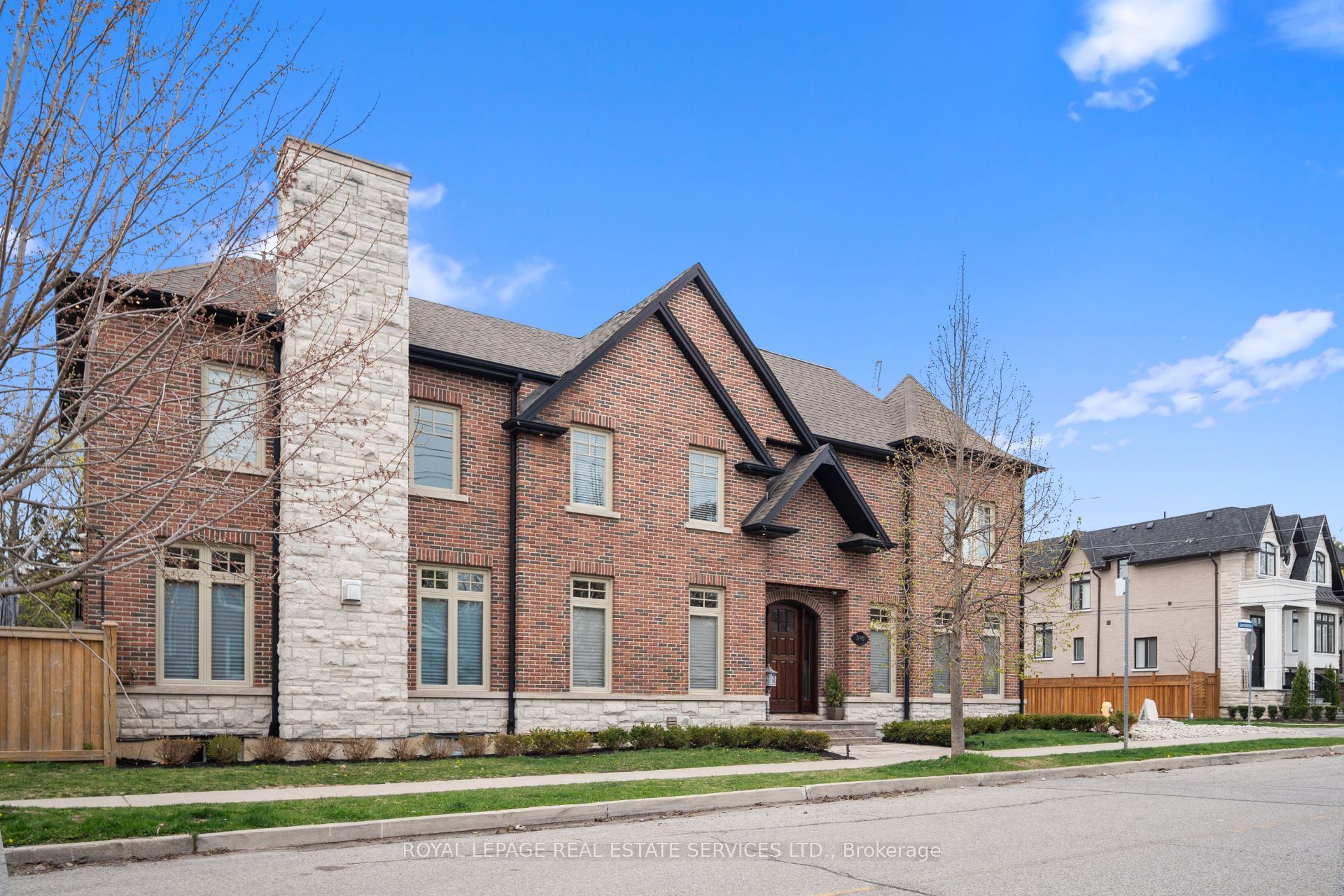 546 Prince Edward Drive N