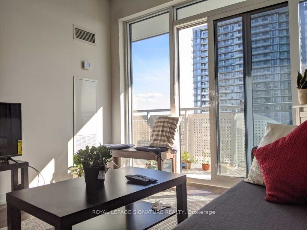 2520 Eglinton Avenue W 1002