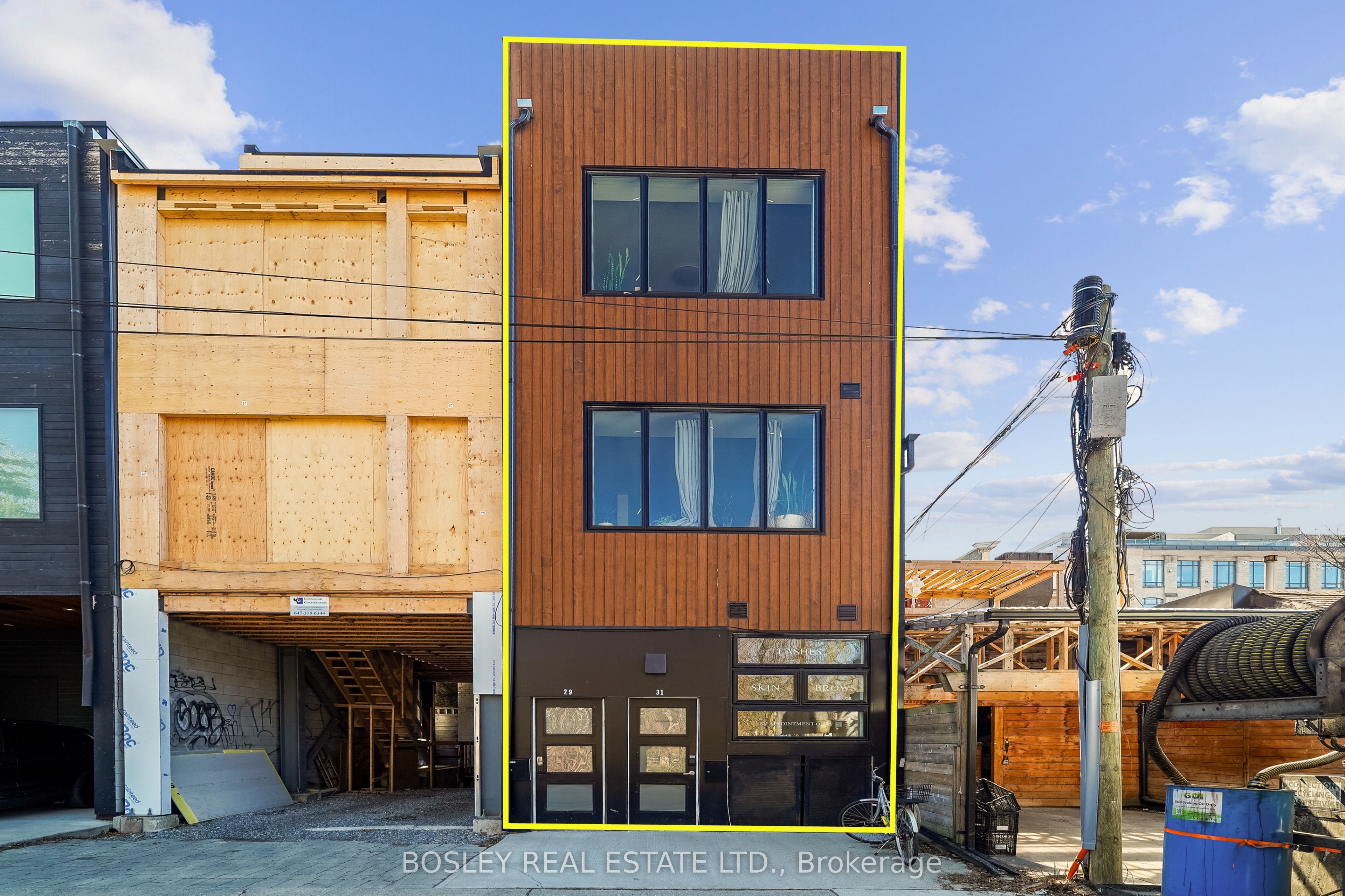 890 Queen Street W