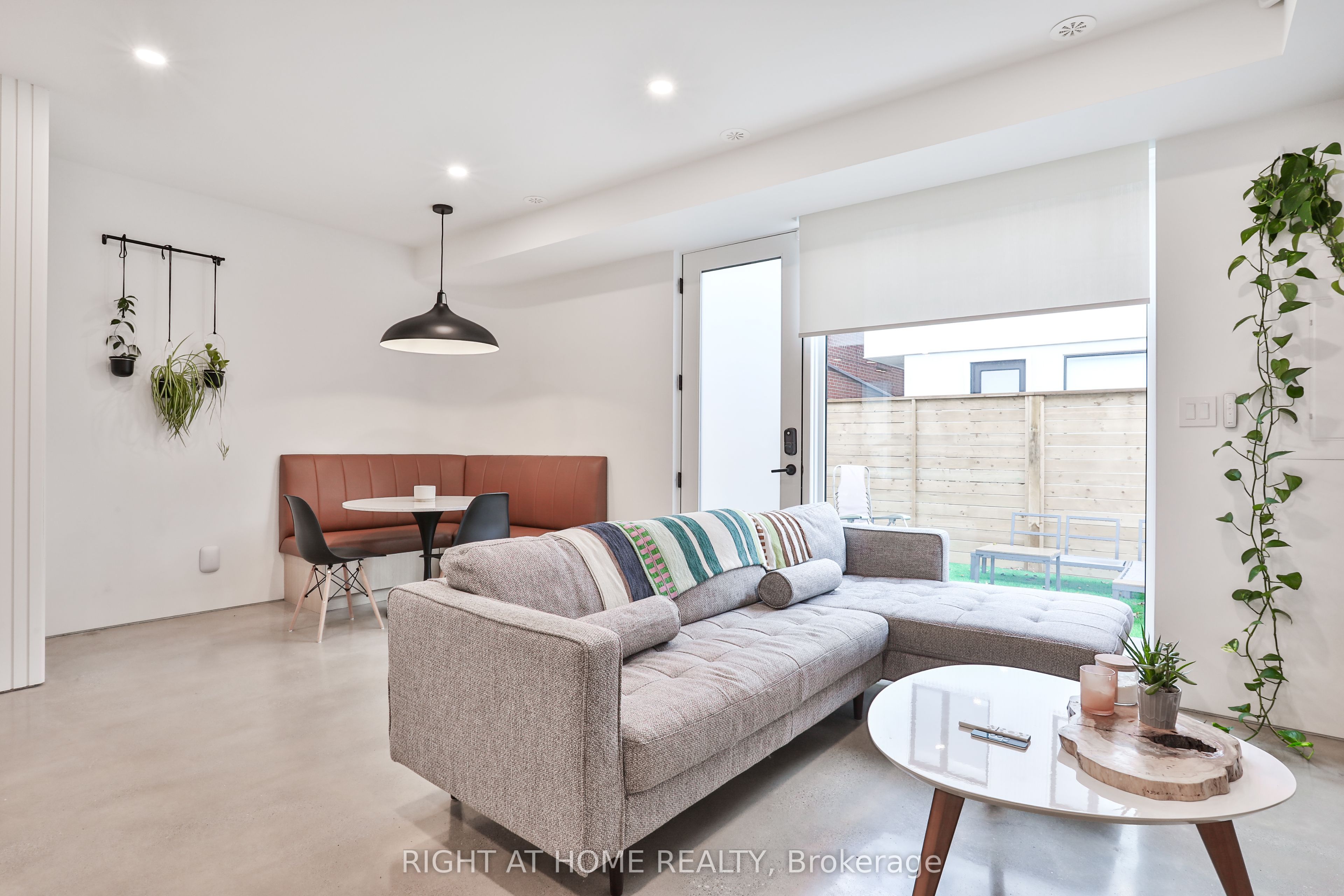 28 SALEM Avenue LANEWAY