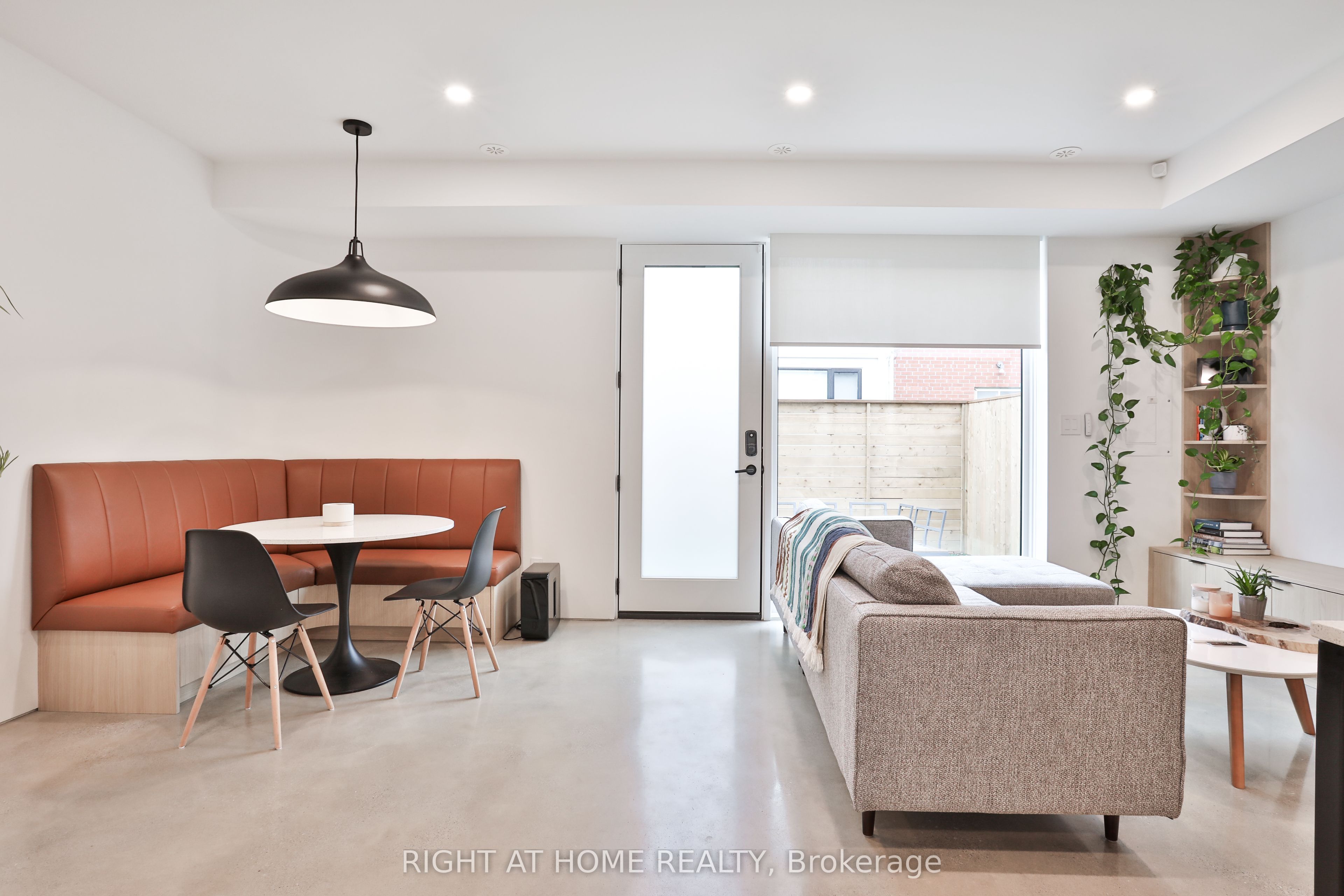 28 SALEM Avenue LANEWAY