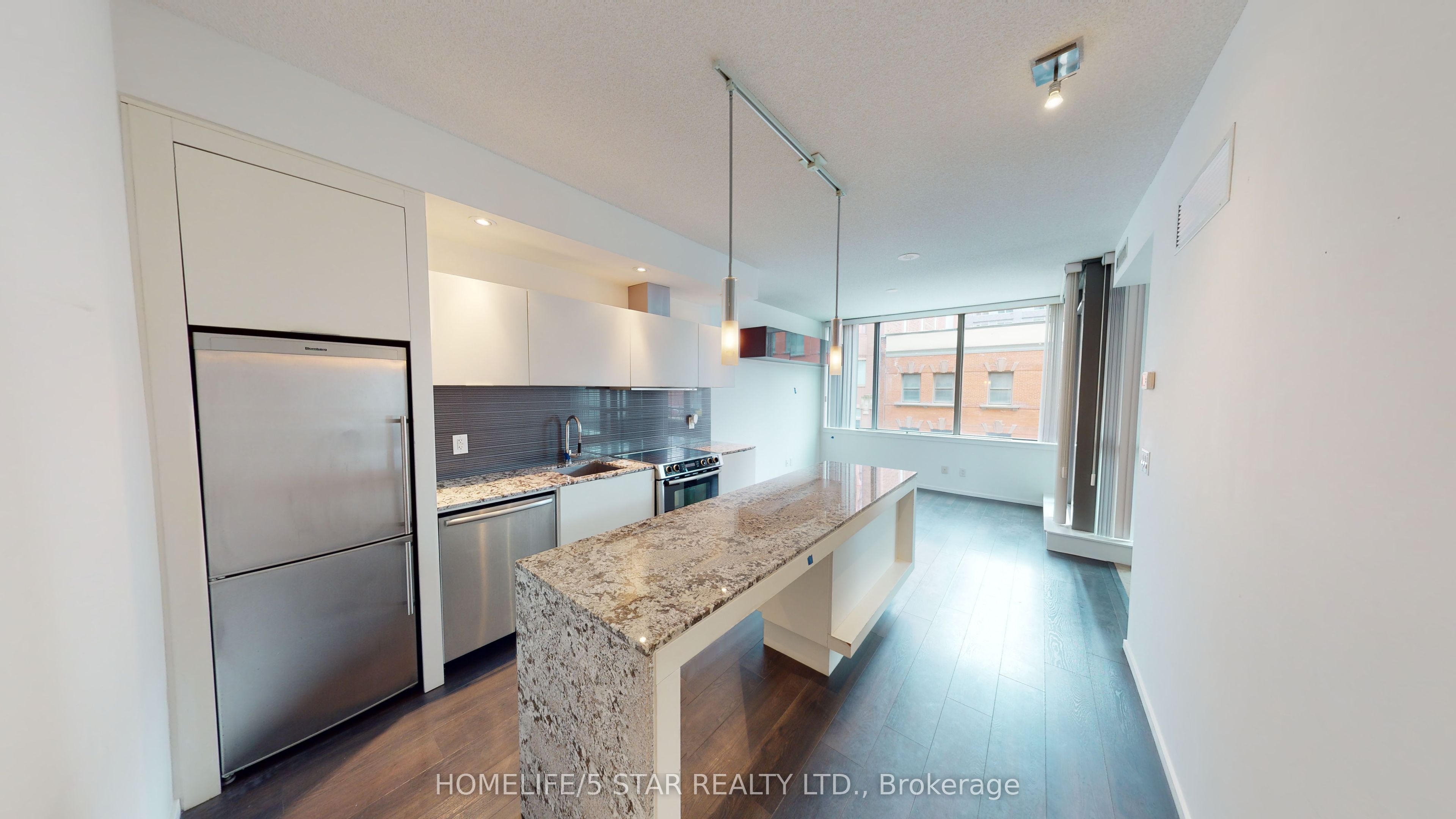 8 CHARLOTTE Street 411