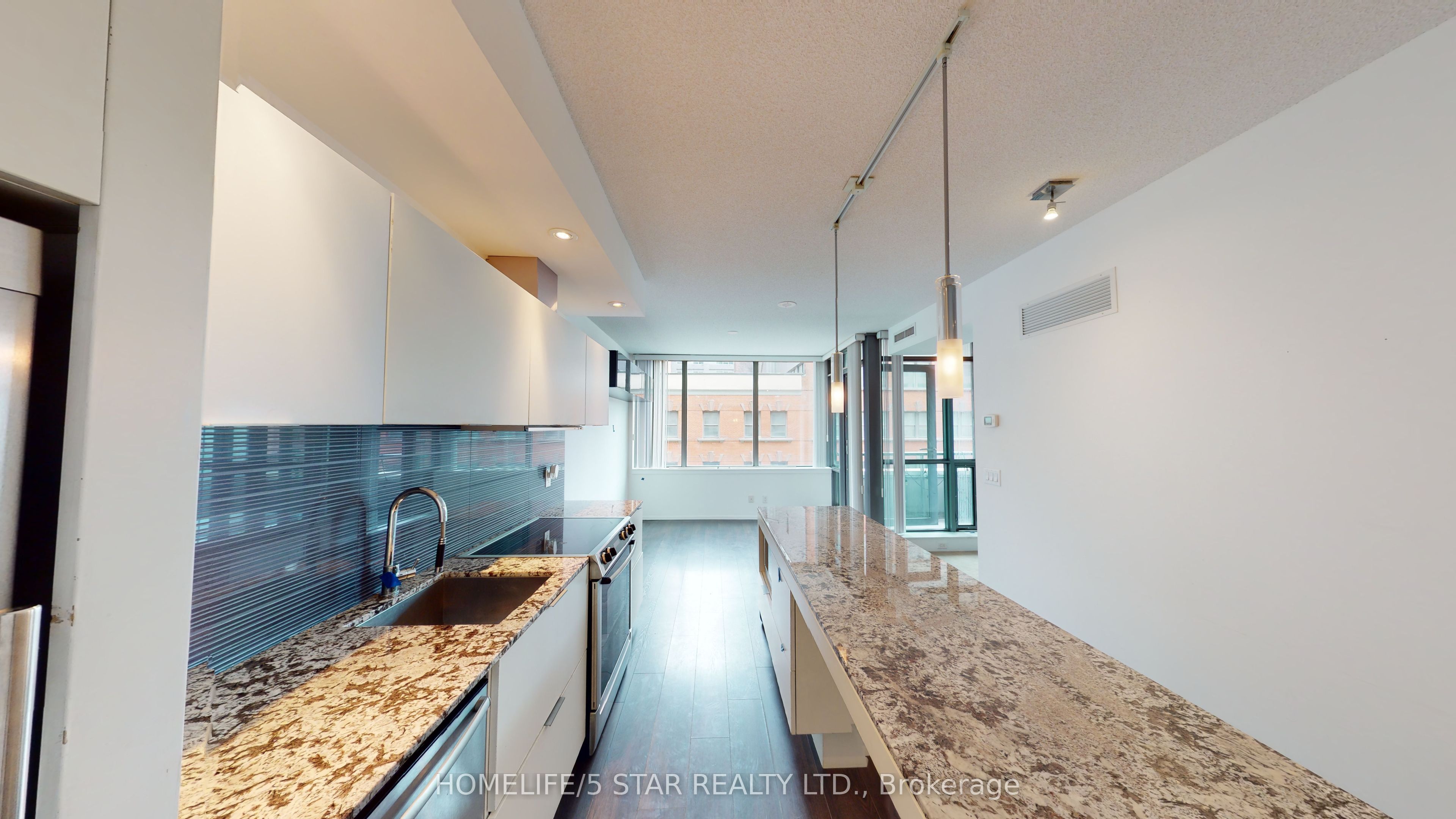 8 CHARLOTTE Street 411