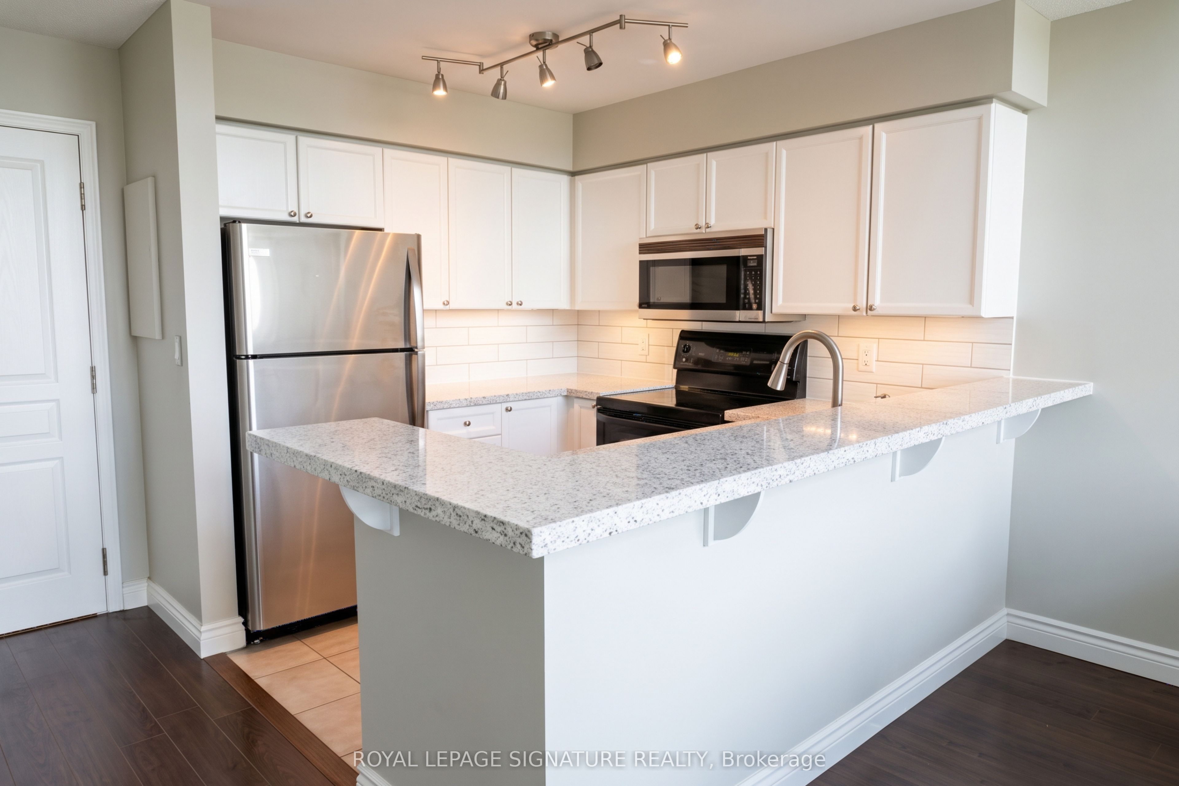 250 Manitoba Street 714