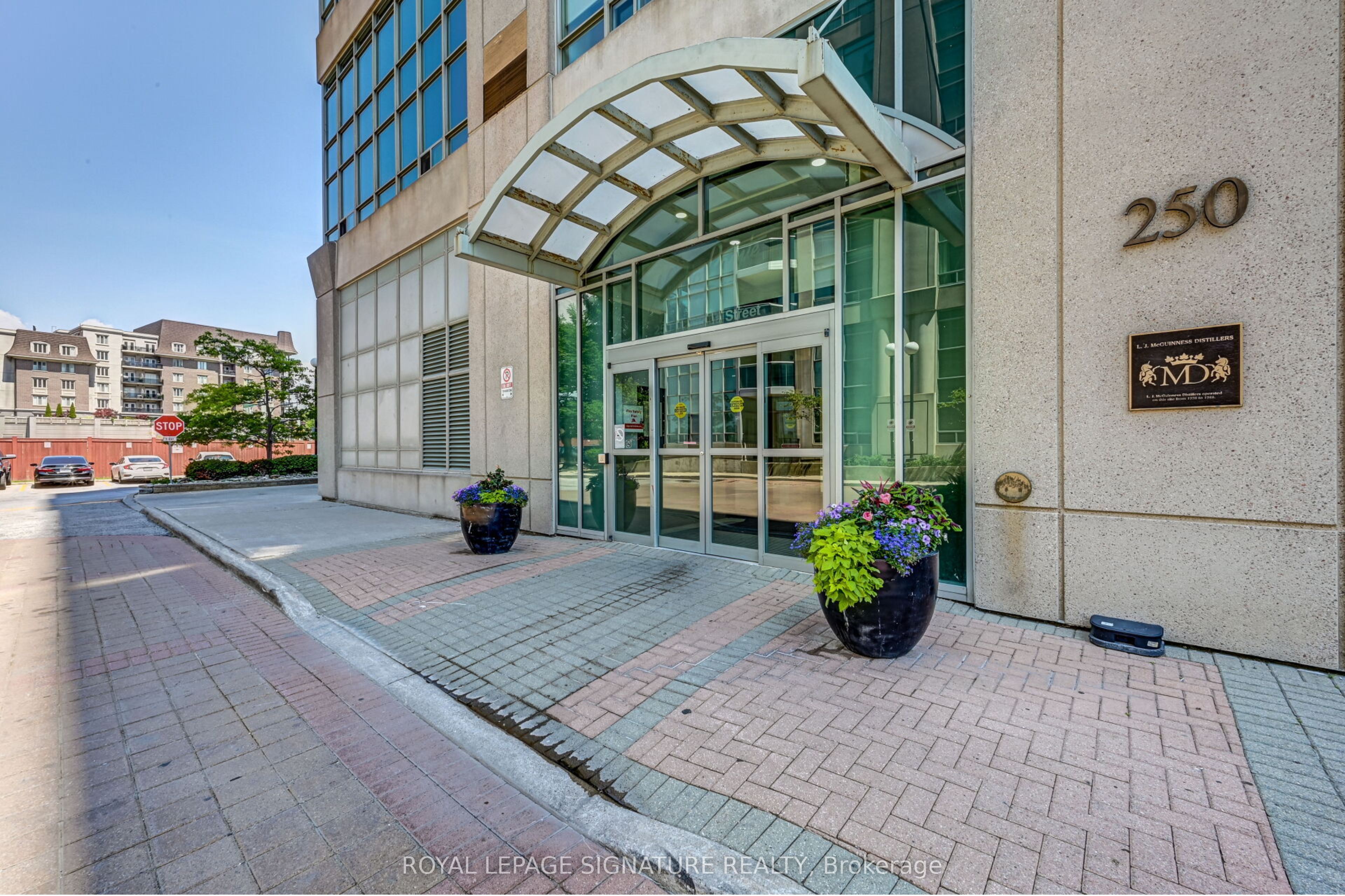 250 Manitoba Street 714