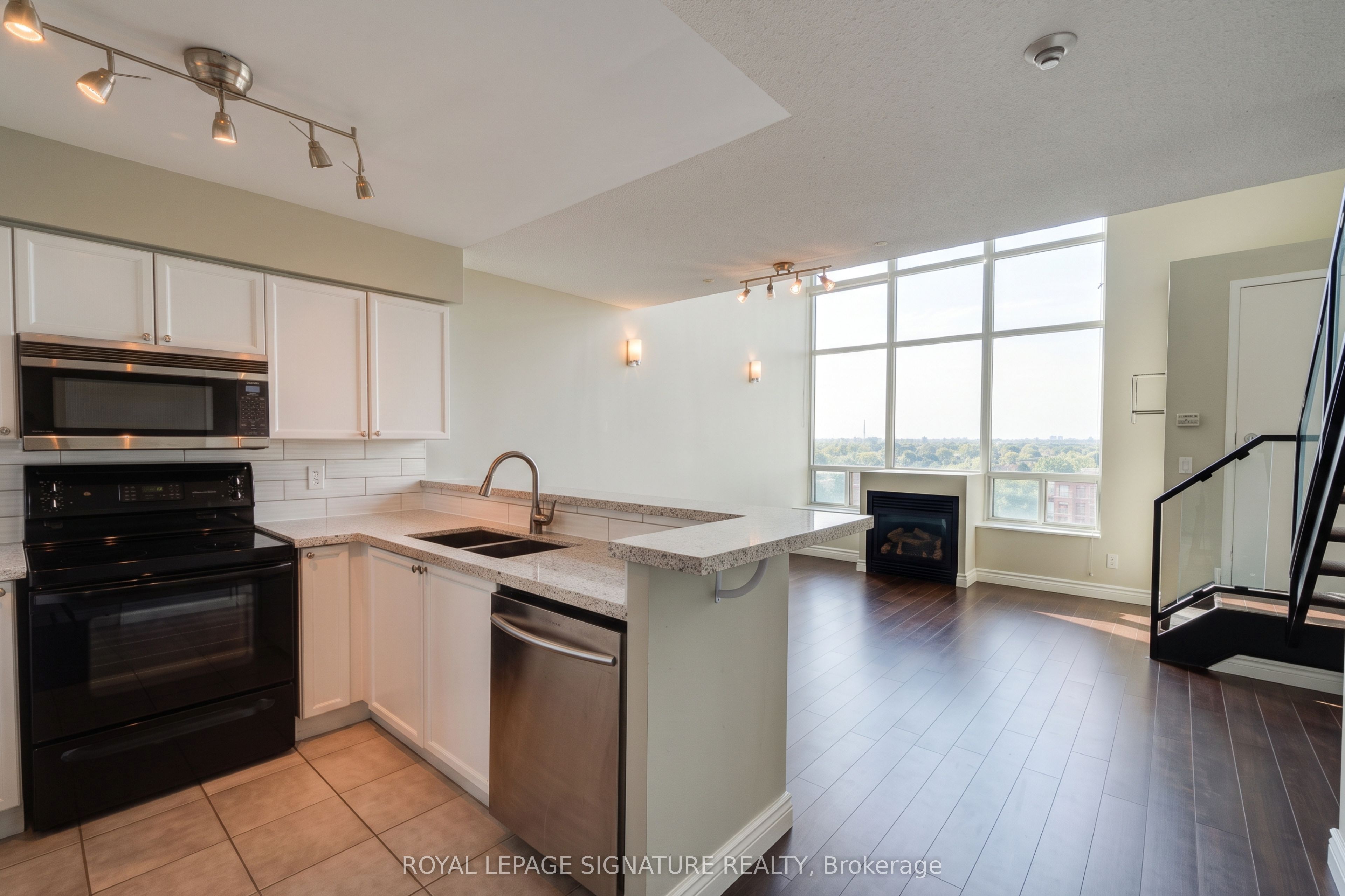 250 Manitoba Street 714