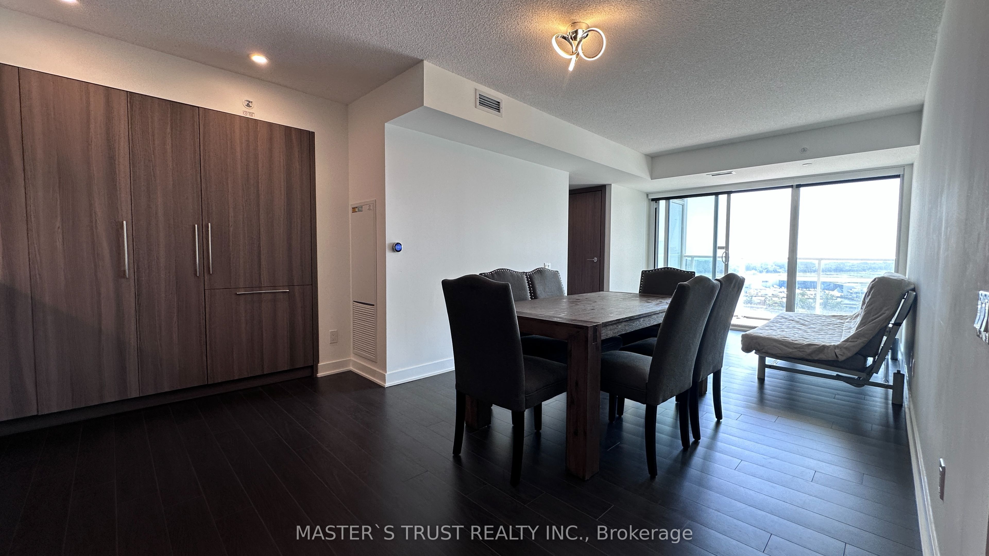 17 Bathurst Street 1715
