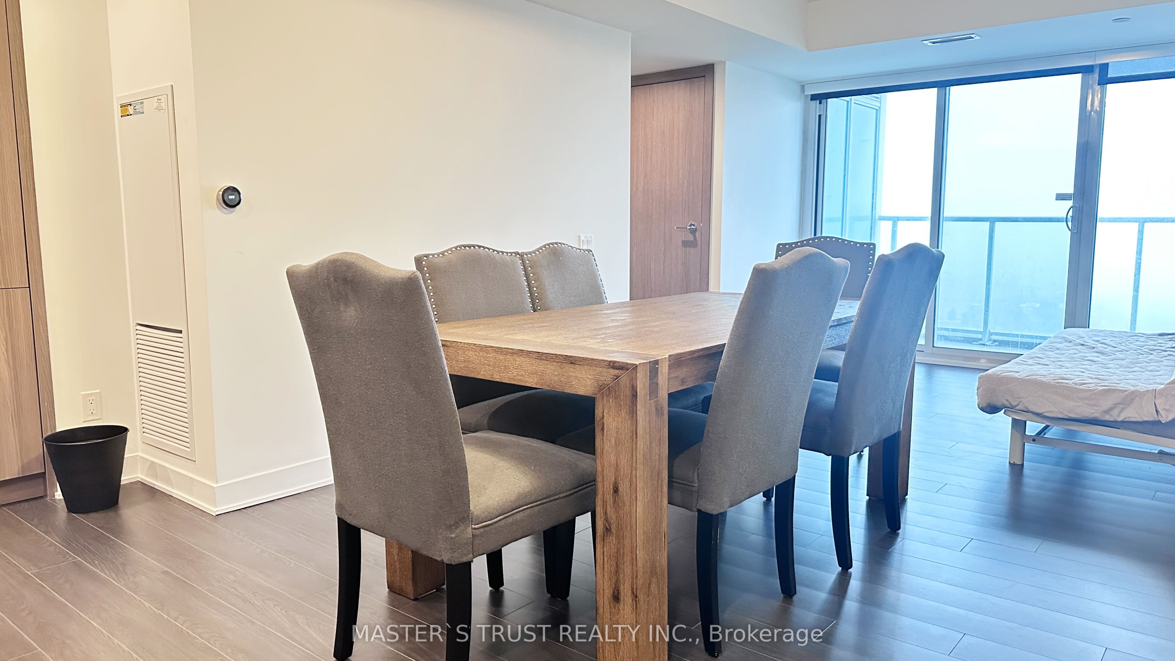 17 Bathurst Street 1715