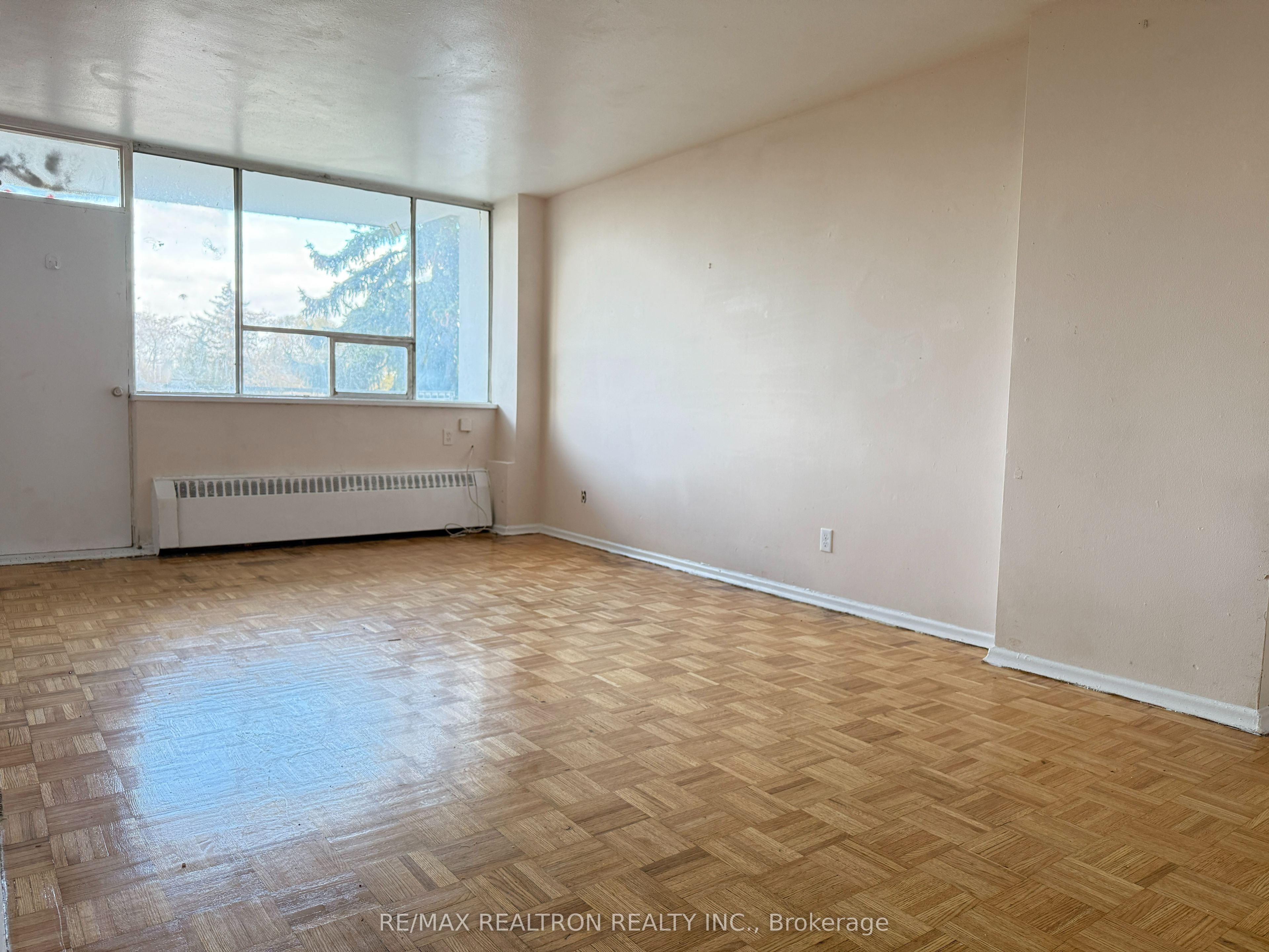 Photo 1 of 4 — 500 Dawes Road 604, Toronto, ON M4B 2G1