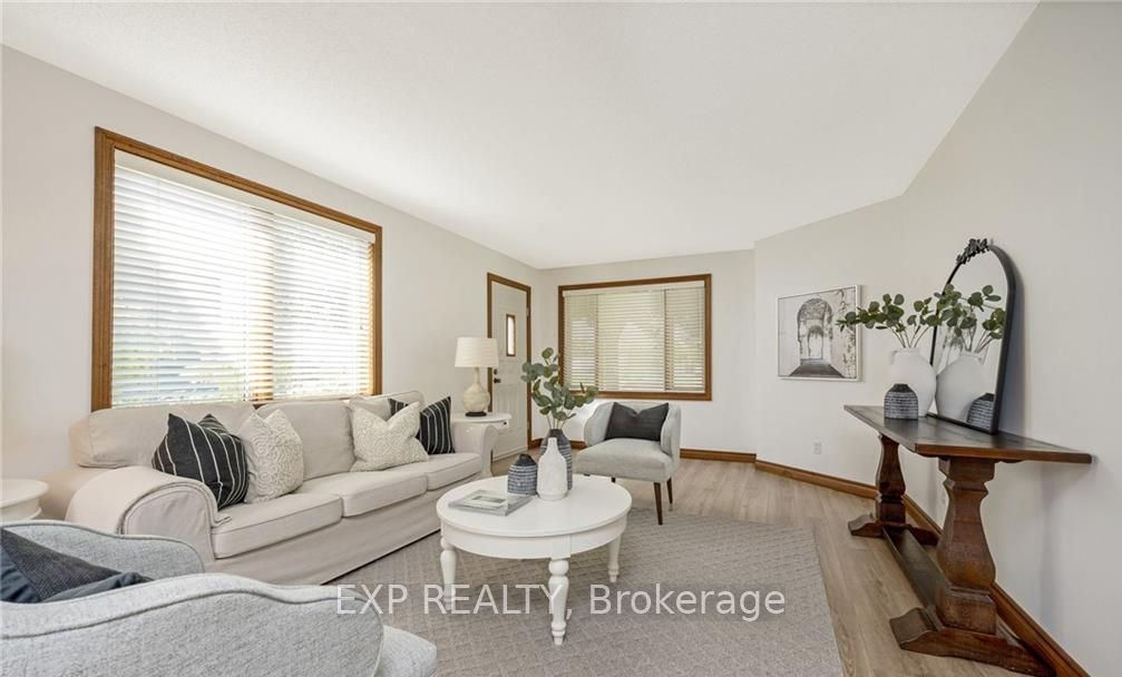 71 Bronte ( upper only) Street S