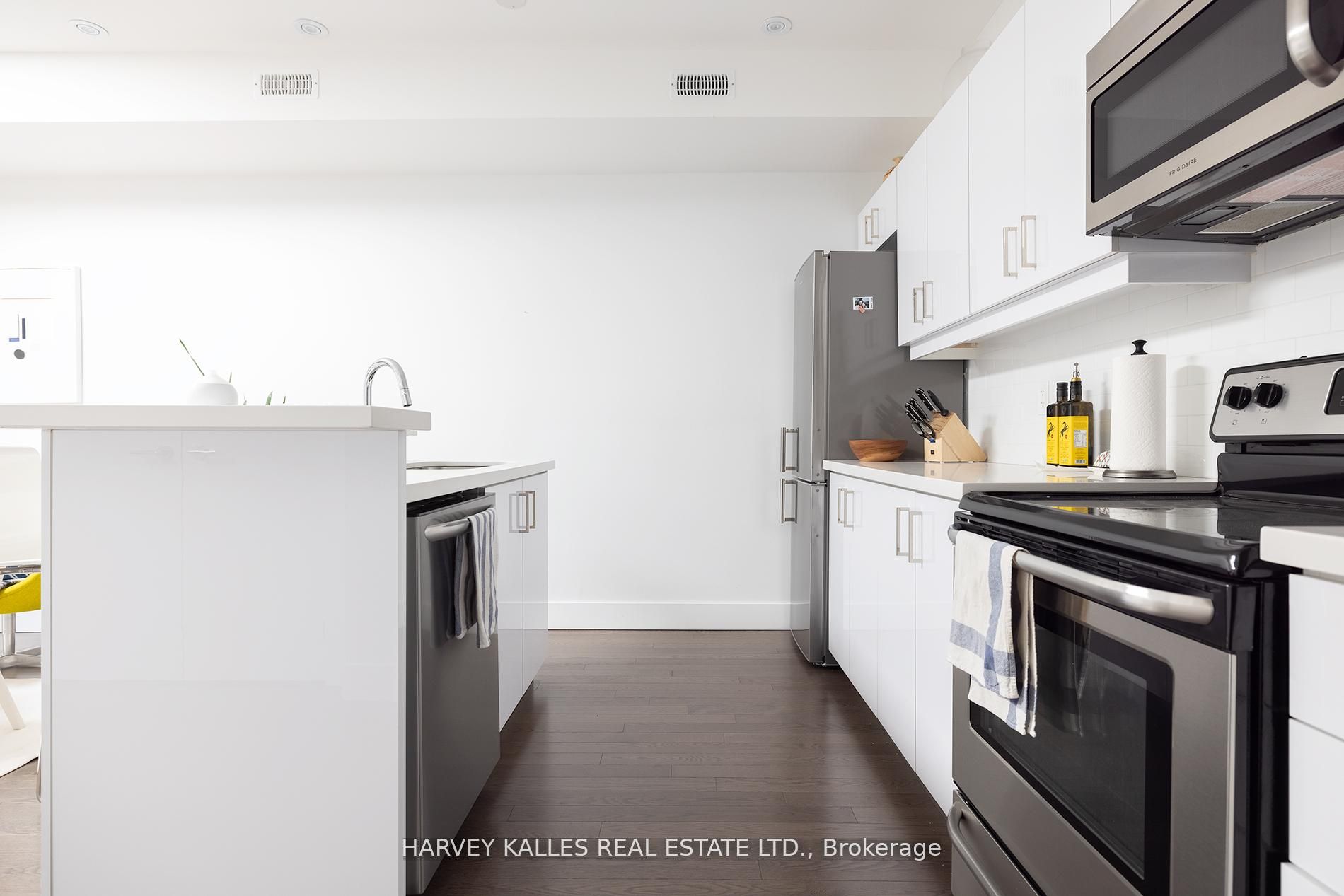 2076 Dundas Street W 101