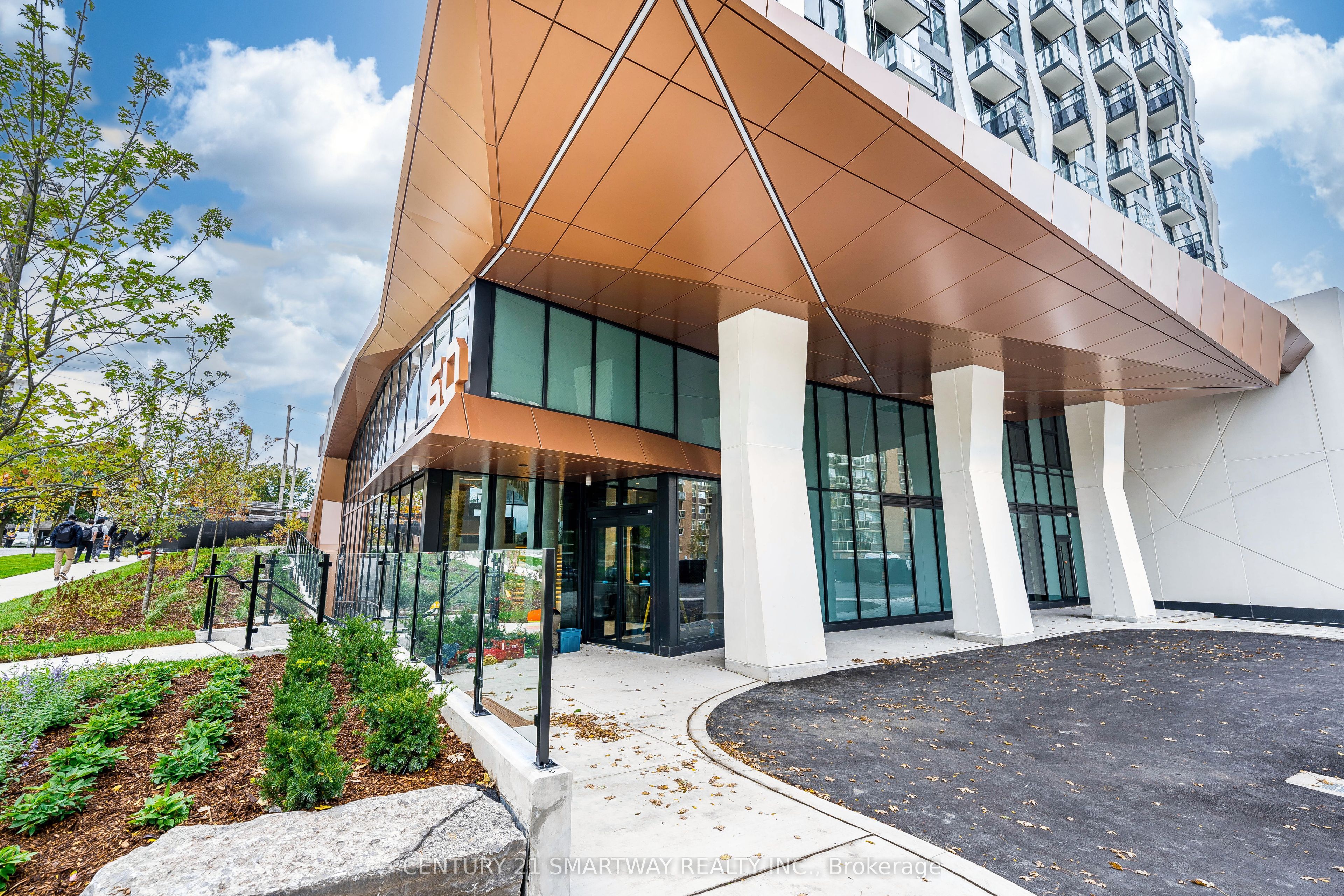 60 Central Park Roadway N/A 810