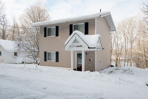 Photo of 16 Walpole Street, Huntsville, ON P1H 1V3 (MLS # X12681020)