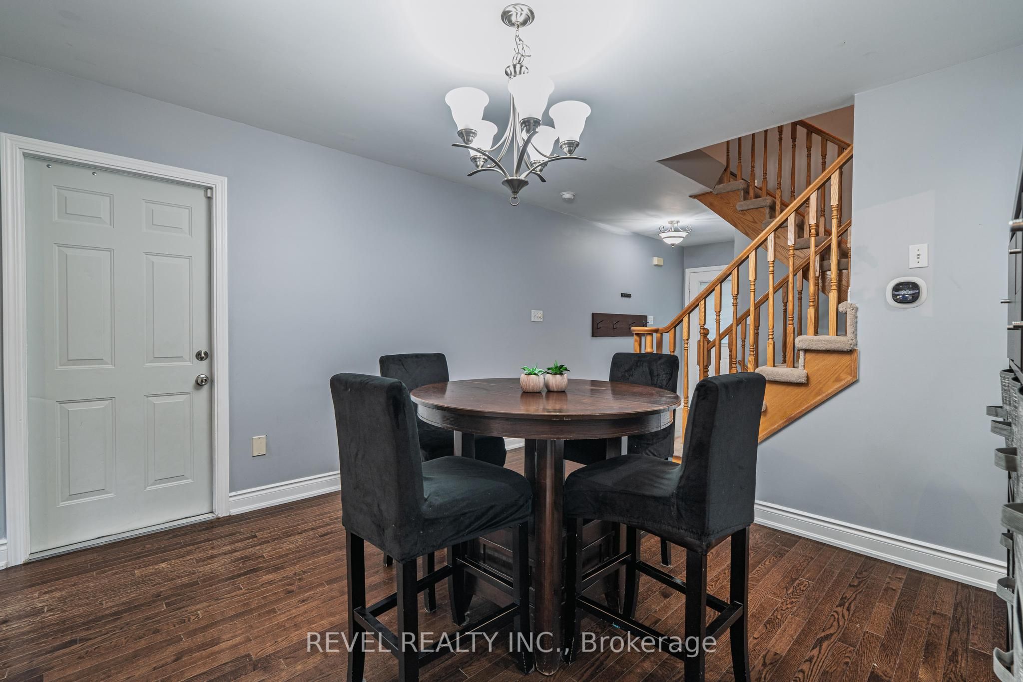 1124 Kelly Gate
