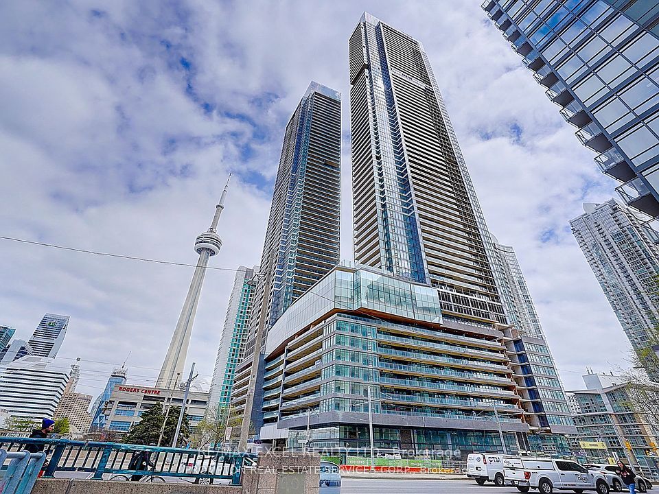 Photo 1 of 11 — 3 Concord Cityplace Way 627, Toronto, ON M5V 0X4