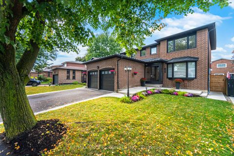 102 Tanager Square Brampton ON L6Z 1X2