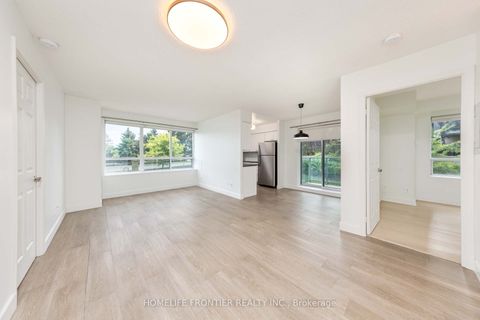 23 Oneida Crescent 210 Richmond Hill ON L4B 0A2