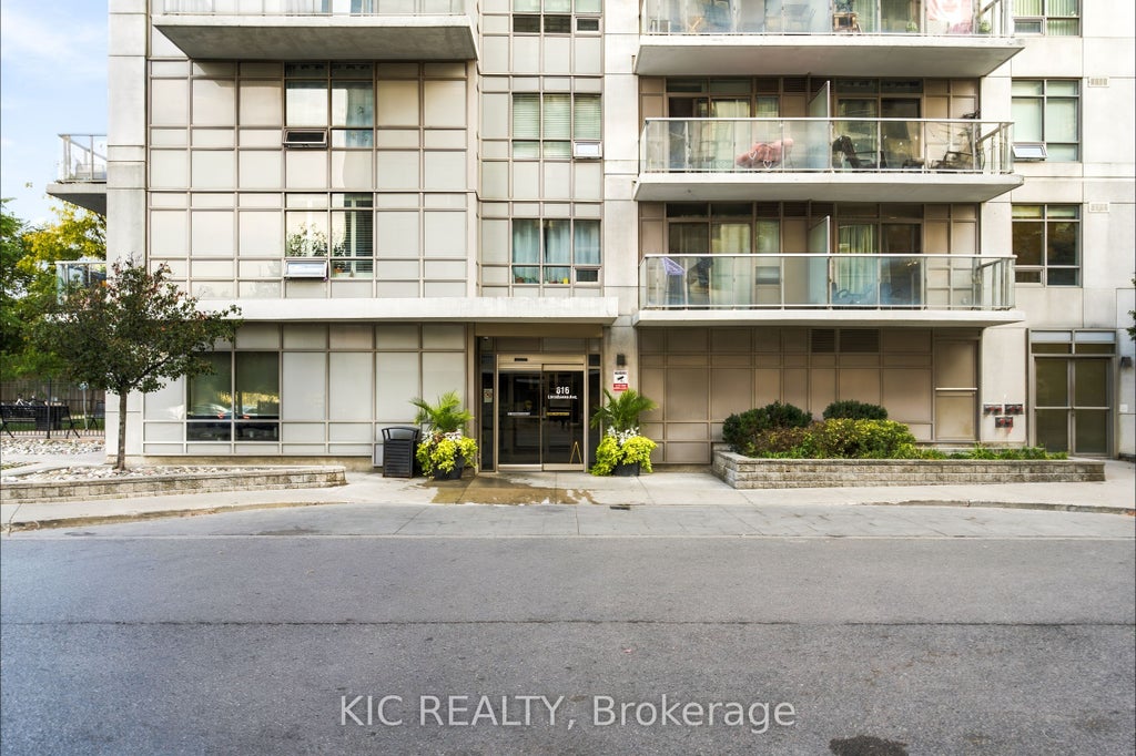 Photo of 816 Lansdowne Avenue #424, Toronto, ON M6H 4K6 (MLS # W14122576)