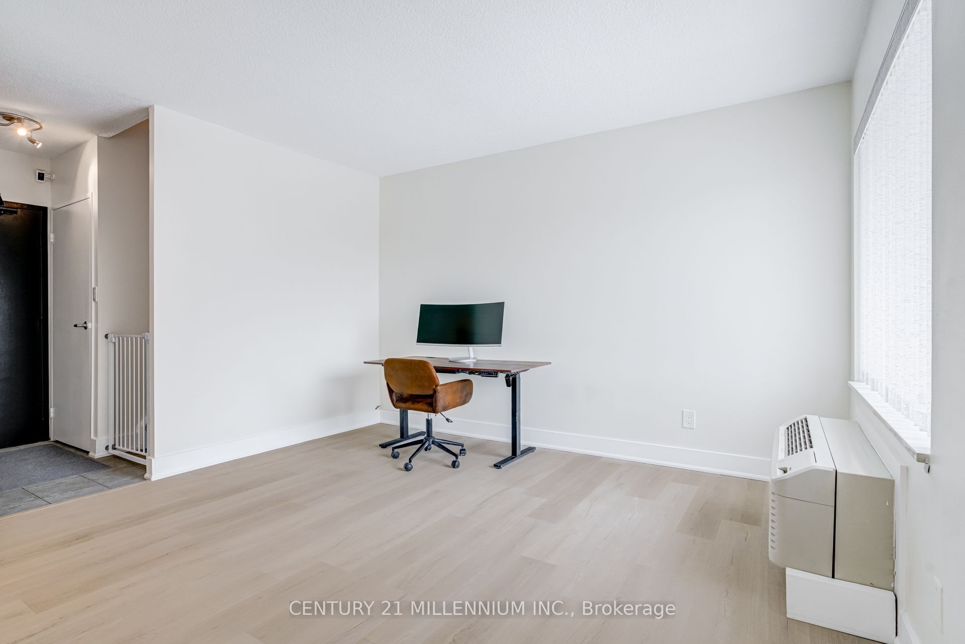 1000 Cedarglen Gate 617