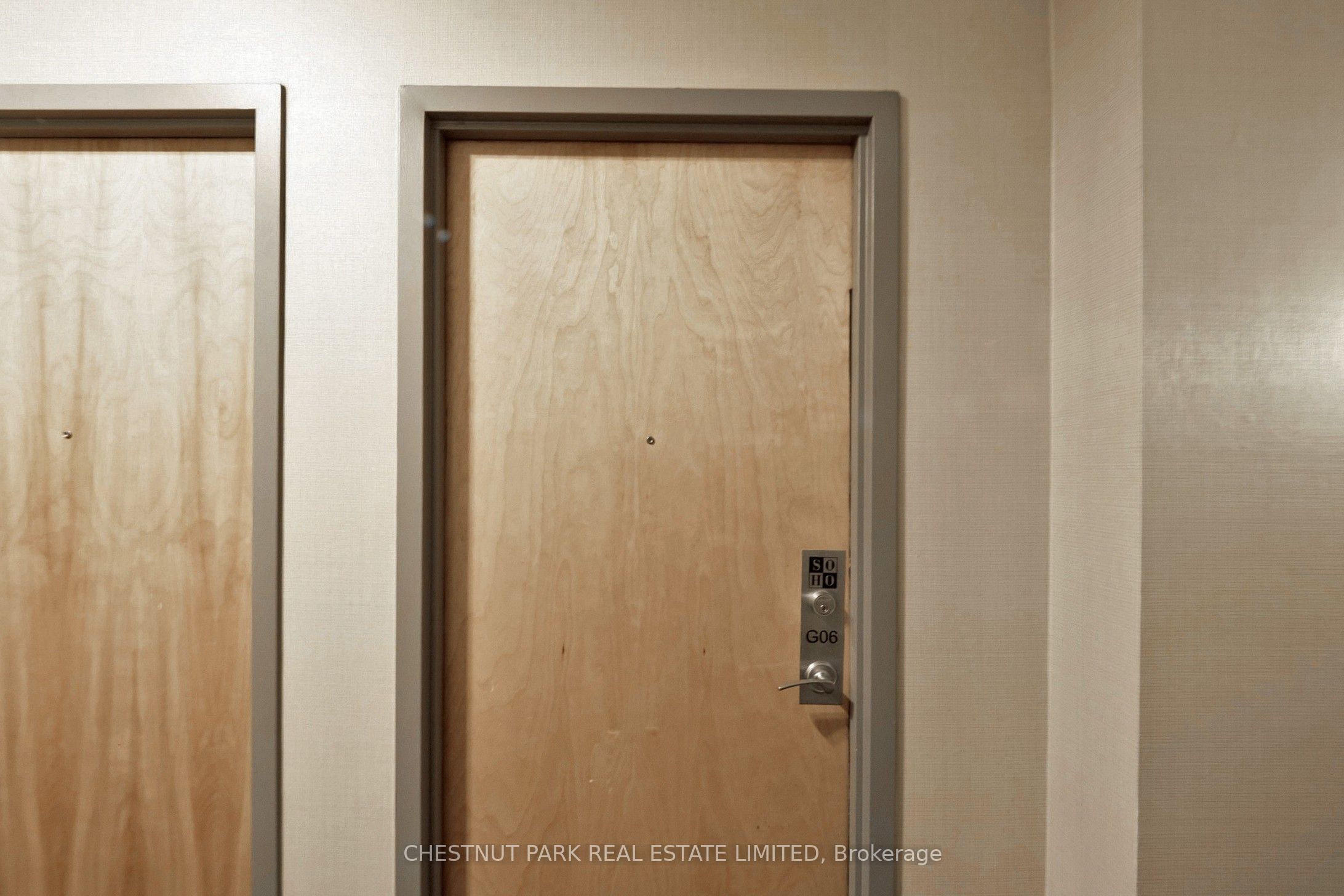 350 Wellington Street W G06