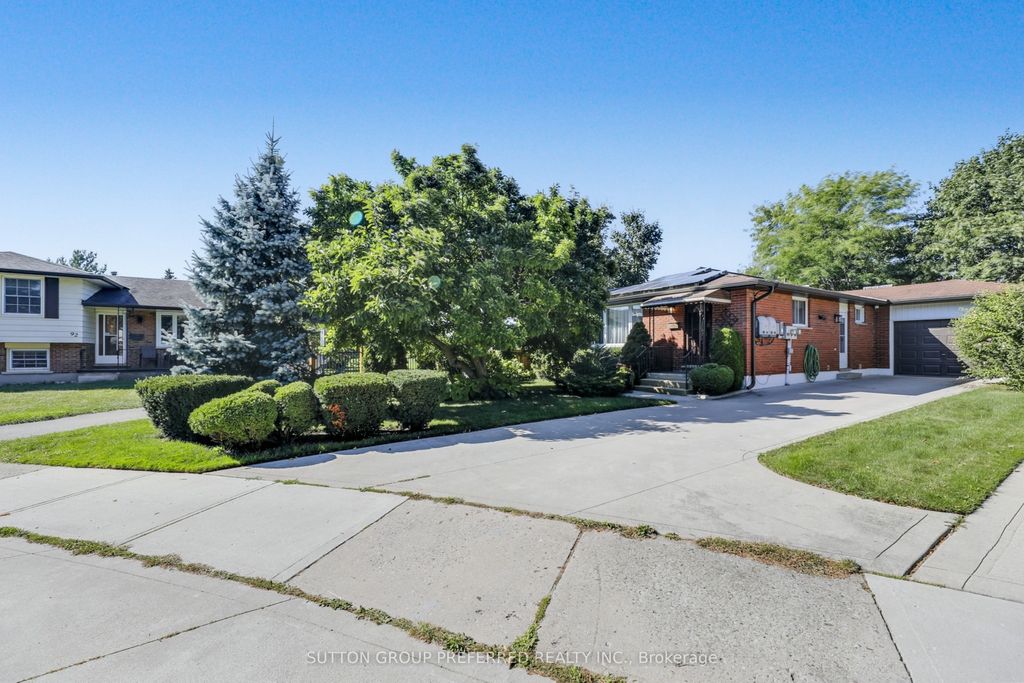 Photo of 82 Lacey Crescent, London South, ON N6E 2E7 (MLS # X12751536)