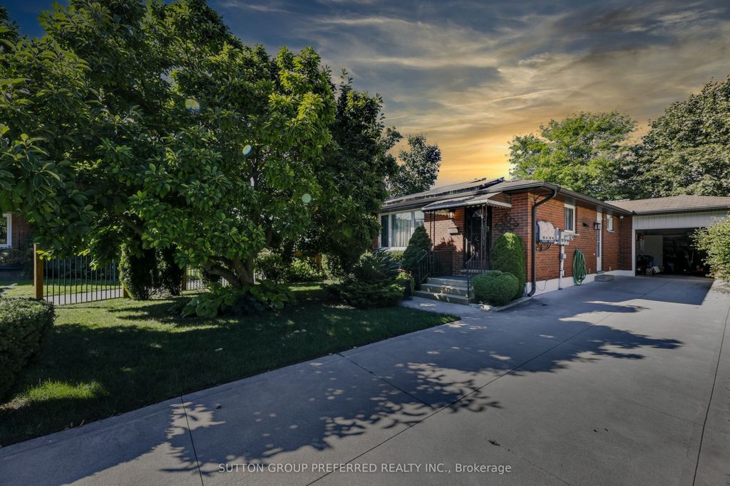 Photo of 82 Lacey Crescent, London South, ON N6E 2E7 (MLS # X12751536)