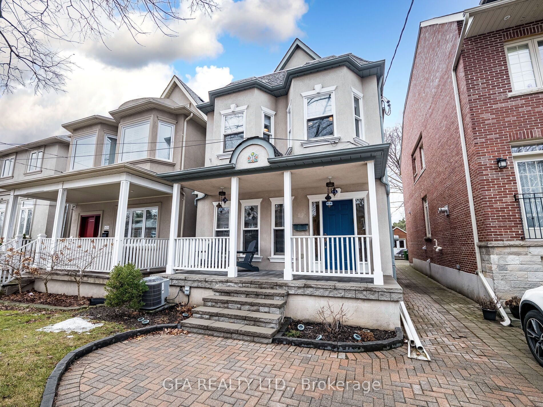 423 Manor Road E