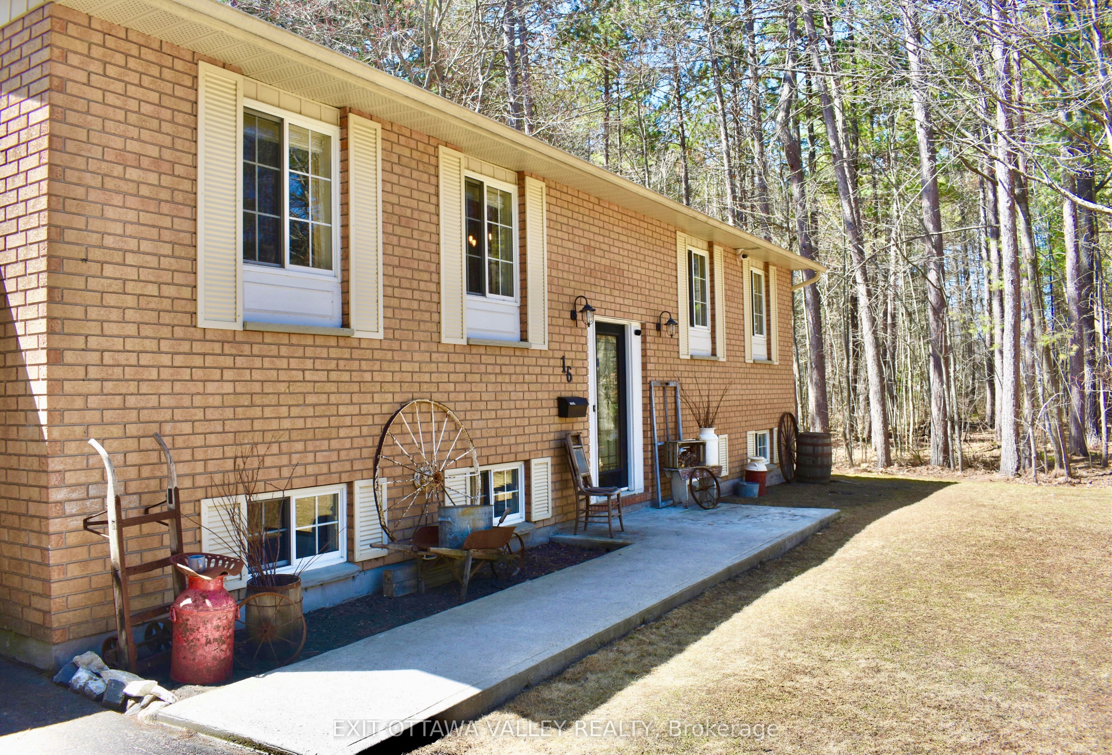 16 Heritage Drive - Photo 3