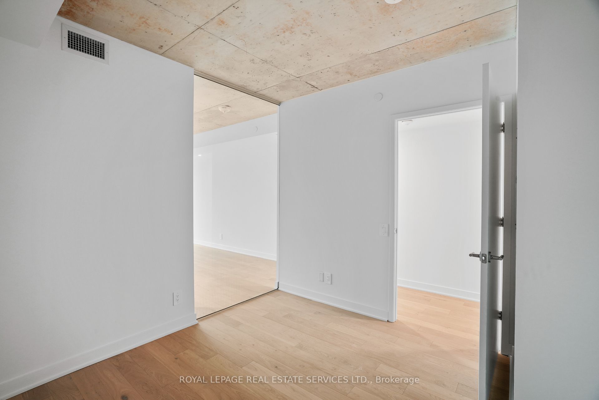 Toronto, ON M6P 1Y2, Canada, 1 Bedroom Bedrooms, ,1 BathroomBathrooms,Residential,Active,131874