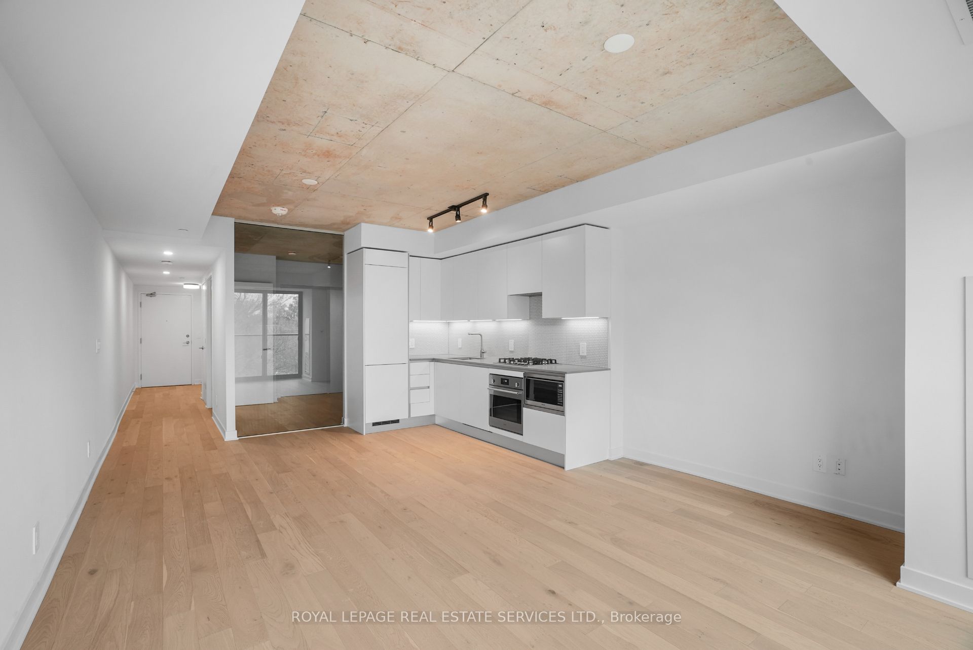 2720 Dundas Street W 302
