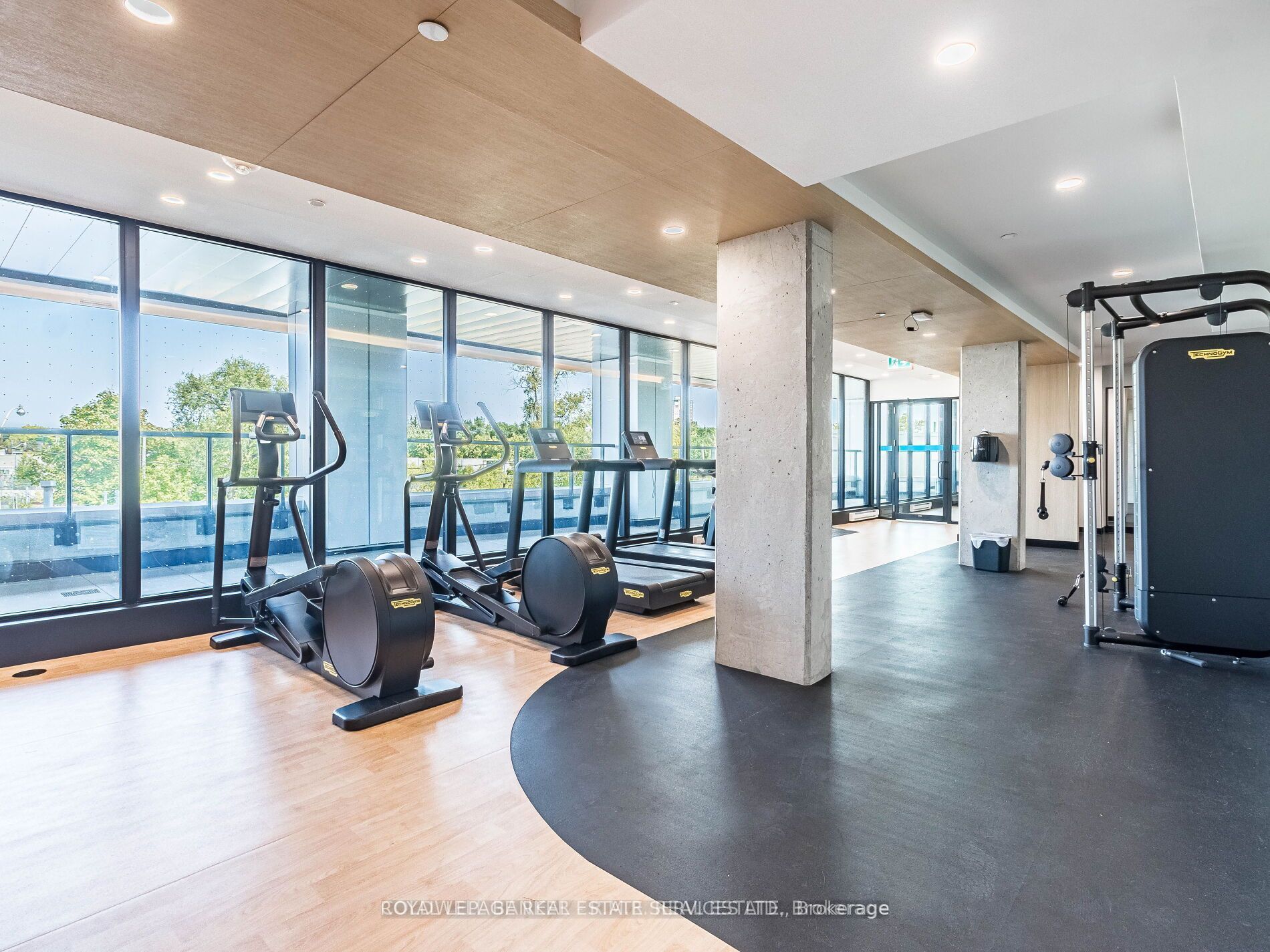 Toronto, ON M6P 1Y2, Canada, 1 Bedroom Bedrooms, ,1 BathroomBathrooms,Residential,Active,131874