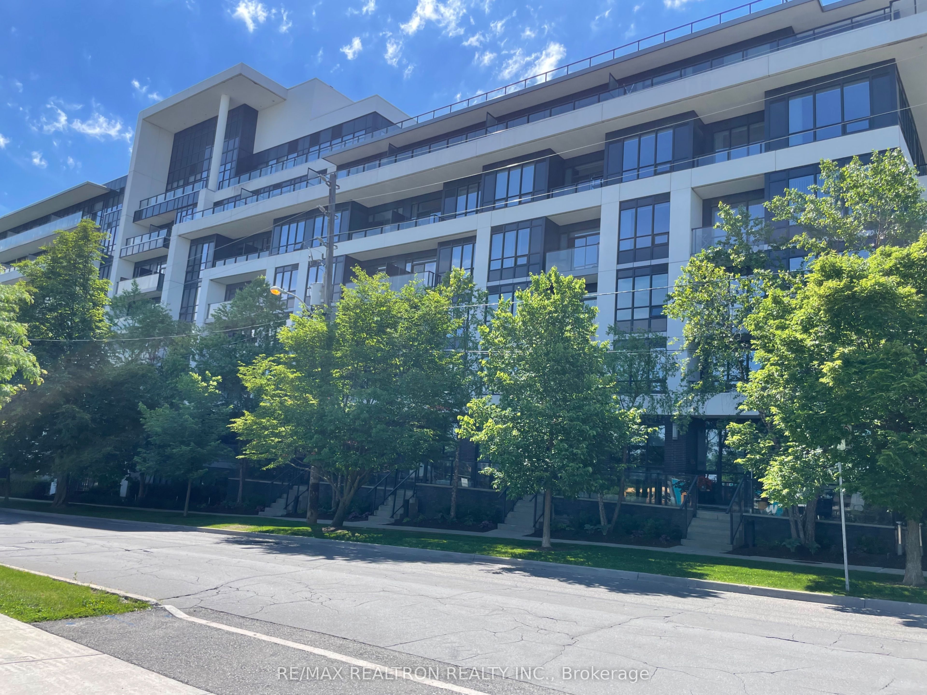 Photo 1 of 29 — 399 Spring Garden Avenue 301, Toronto, ON M2N 3H6