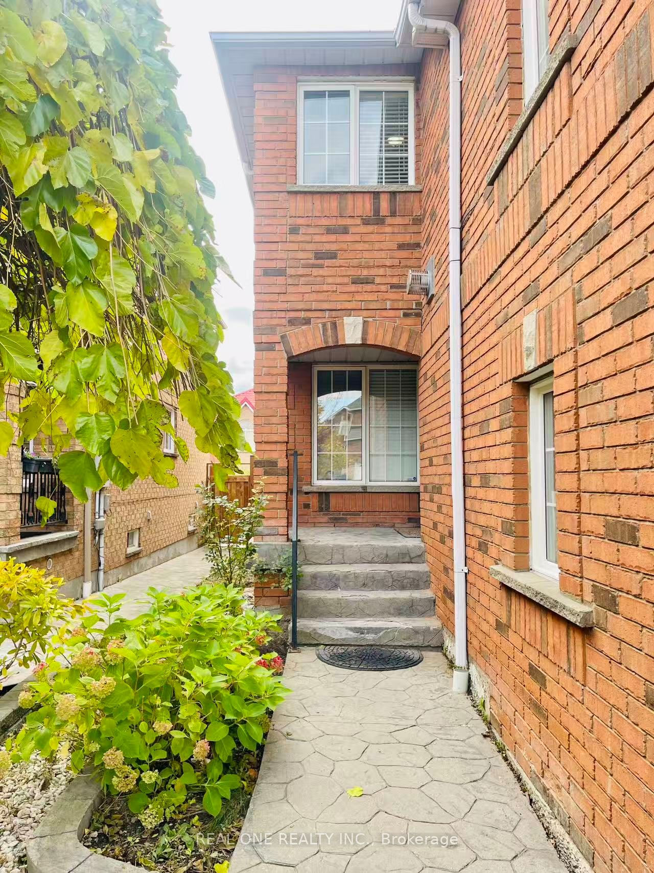 5316 Hollypoint Avenue