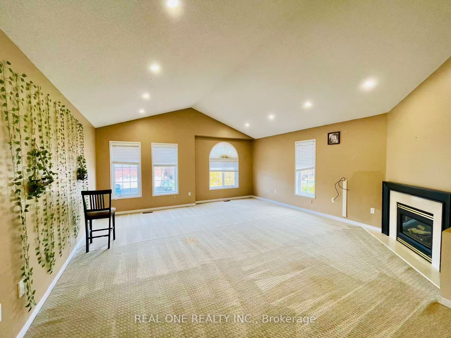 5316 Hollypoint Avenue