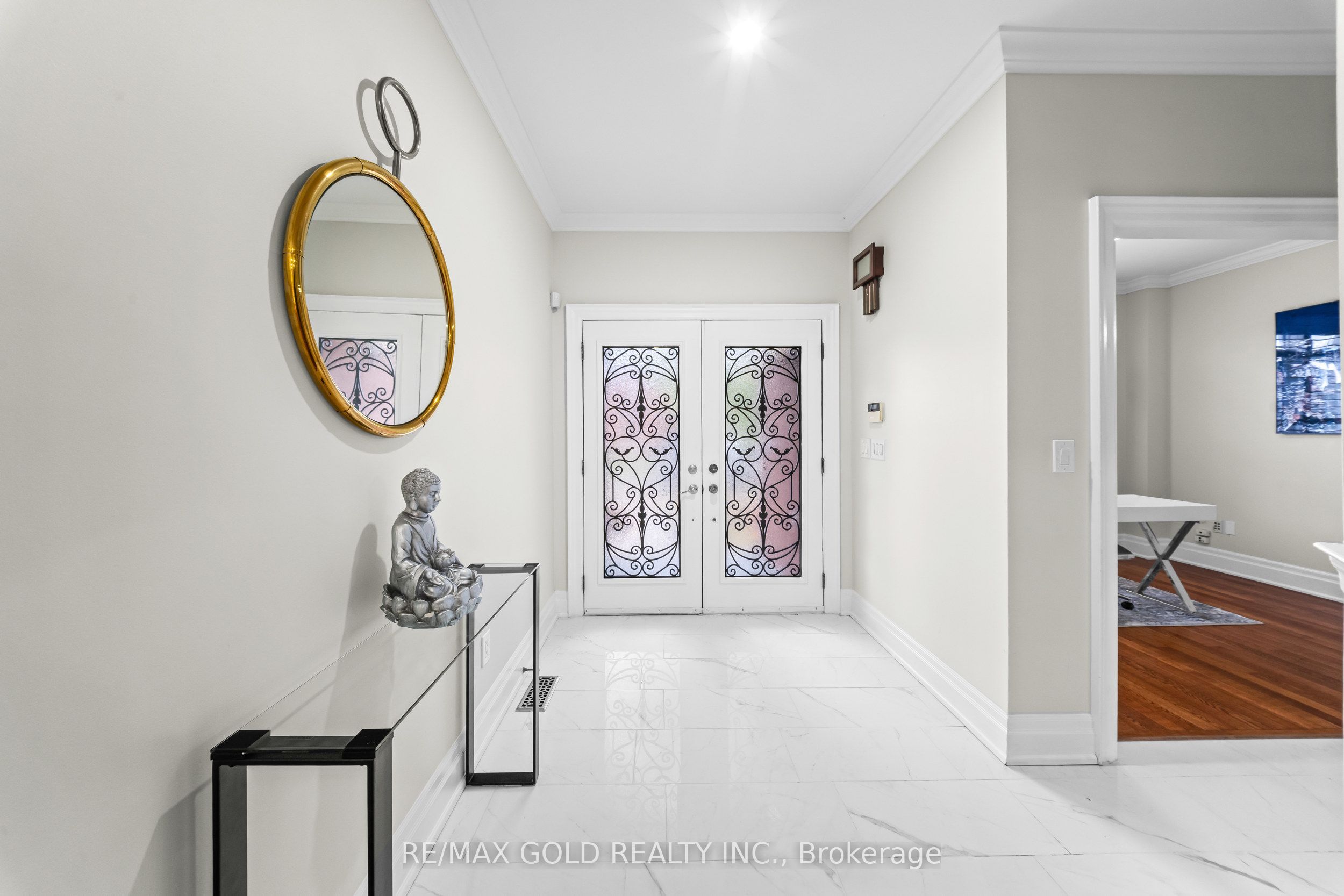 16 Regis Circle