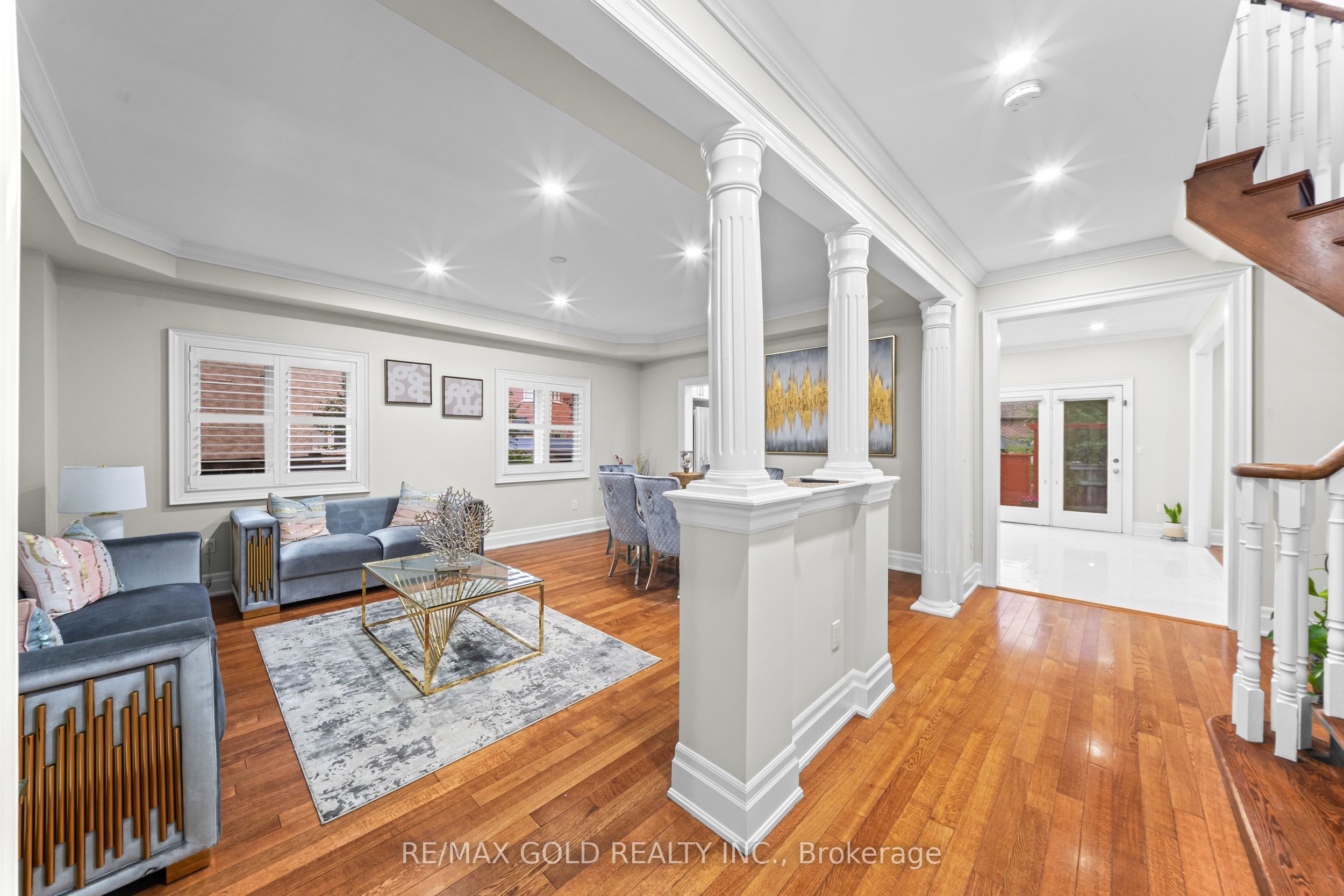 16 Regis Circle