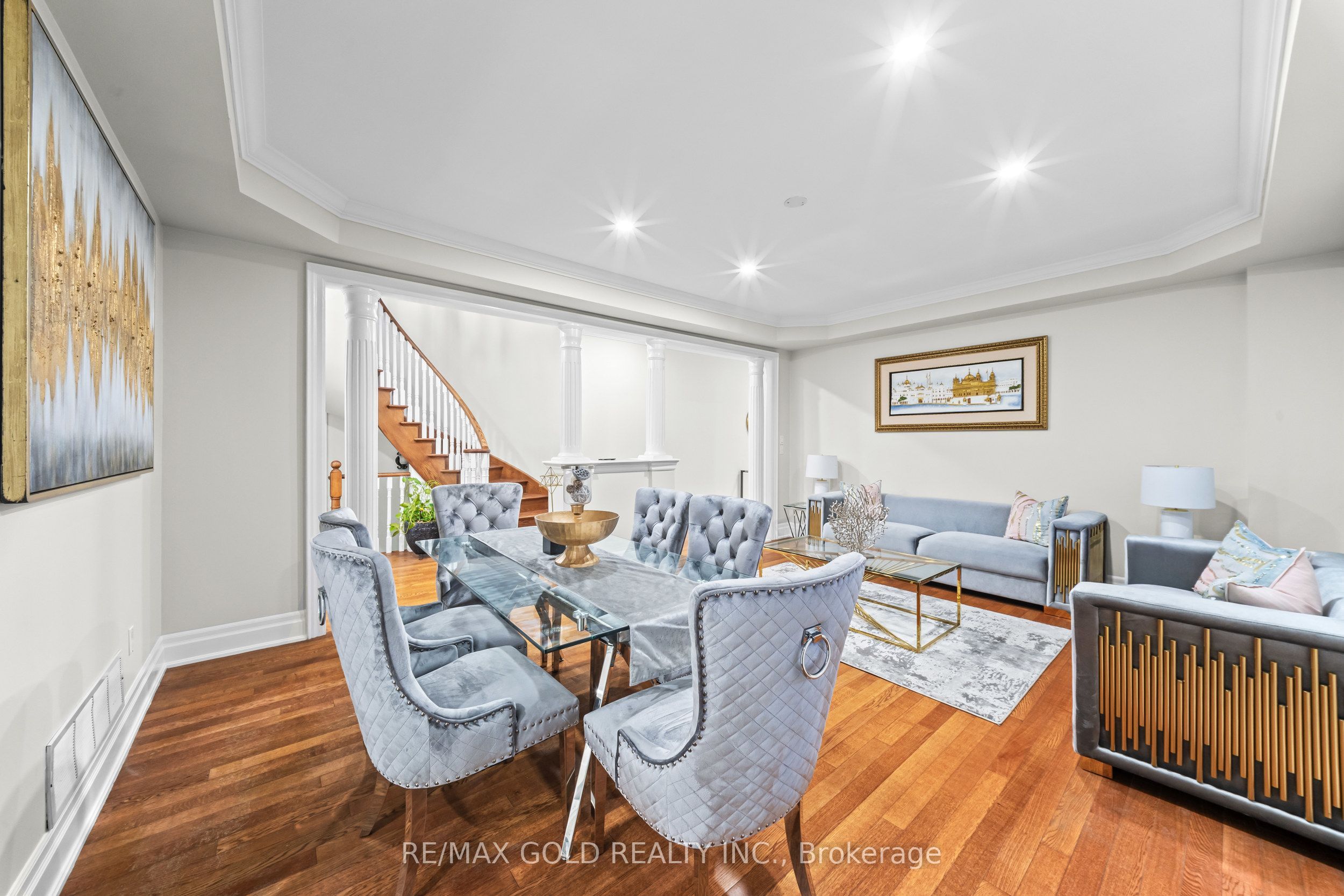 16 Regis Circle