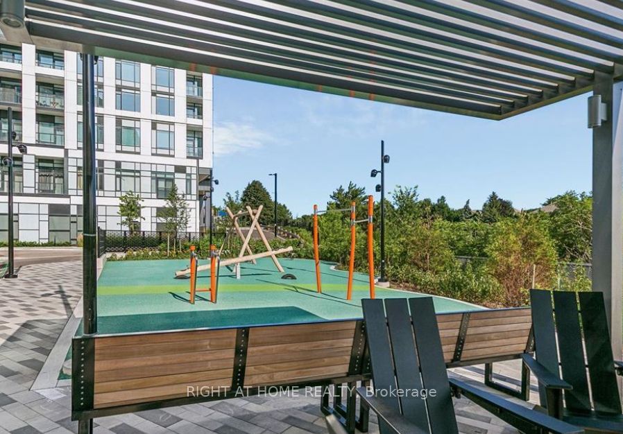 2495 Eglinton Avenue W 1011