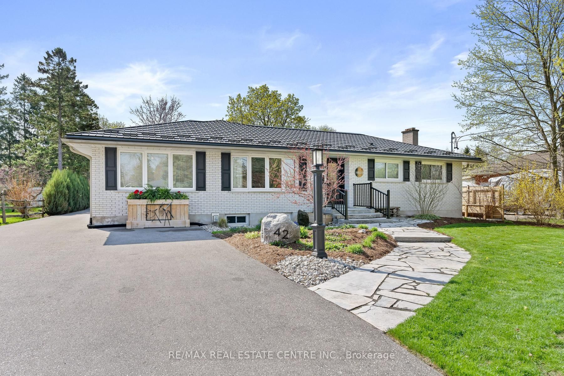 42 Ridgeway Avenue