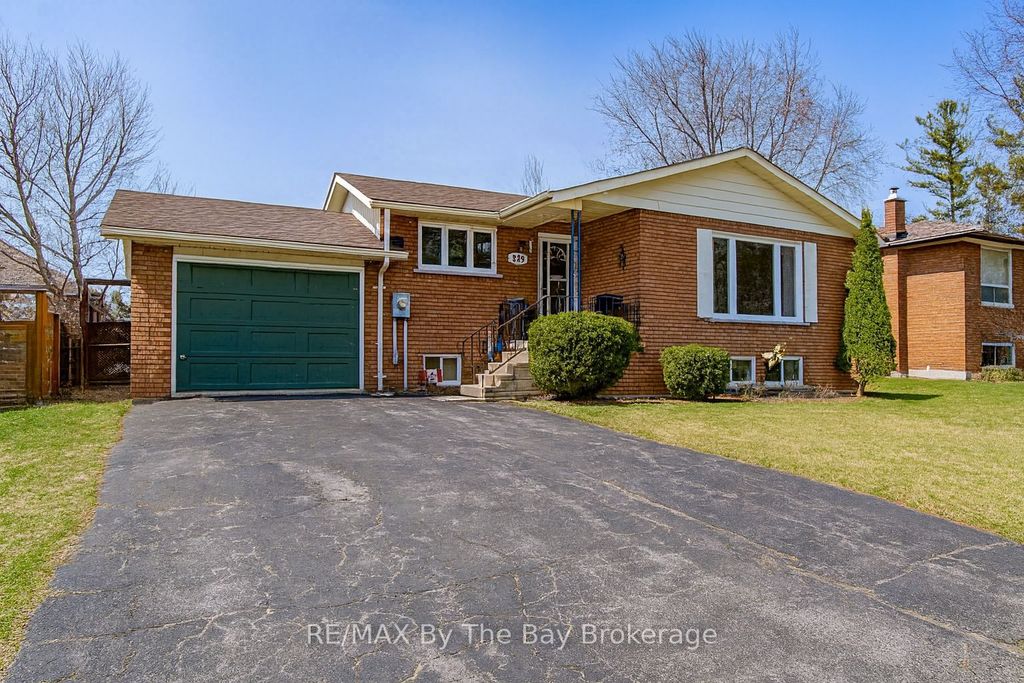 Photo of 229 Datas Drive E, Clearview, ON L0M 1S0 (MLS # S12882000)