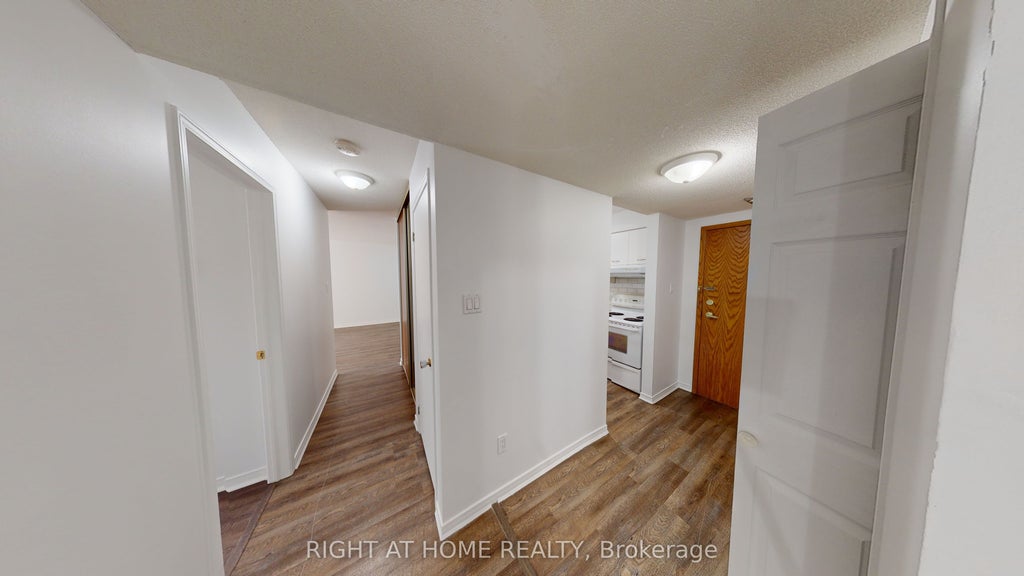 Photo of 25 Meadow Lane #304, Barrie, ON L4N 7K2 (MLS # S12893976)