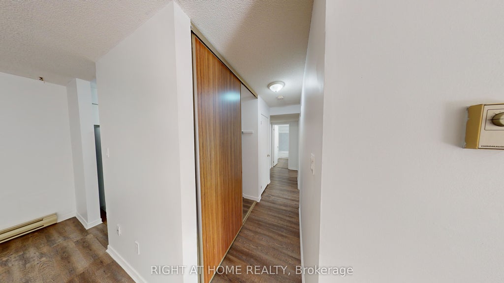 Photo of 25 Meadow Lane #304, Barrie, ON L4N 7K2 (MLS # S12893976)