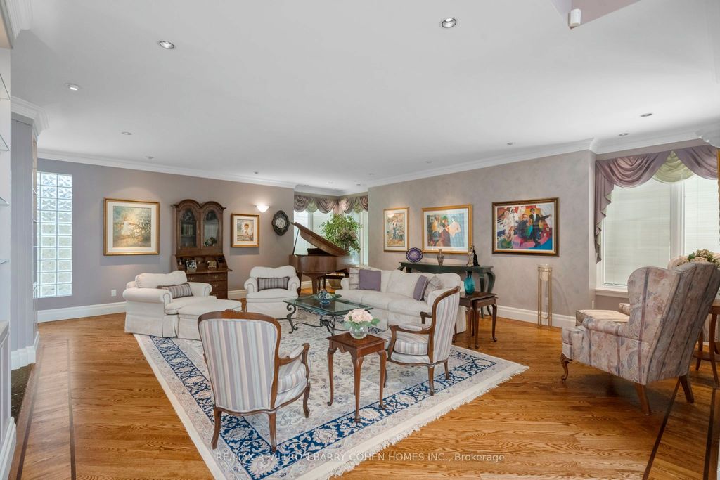 Photo of 19 Vernham Avenue, Toronto, ON M2L 2B1 (MLS # C12466254)