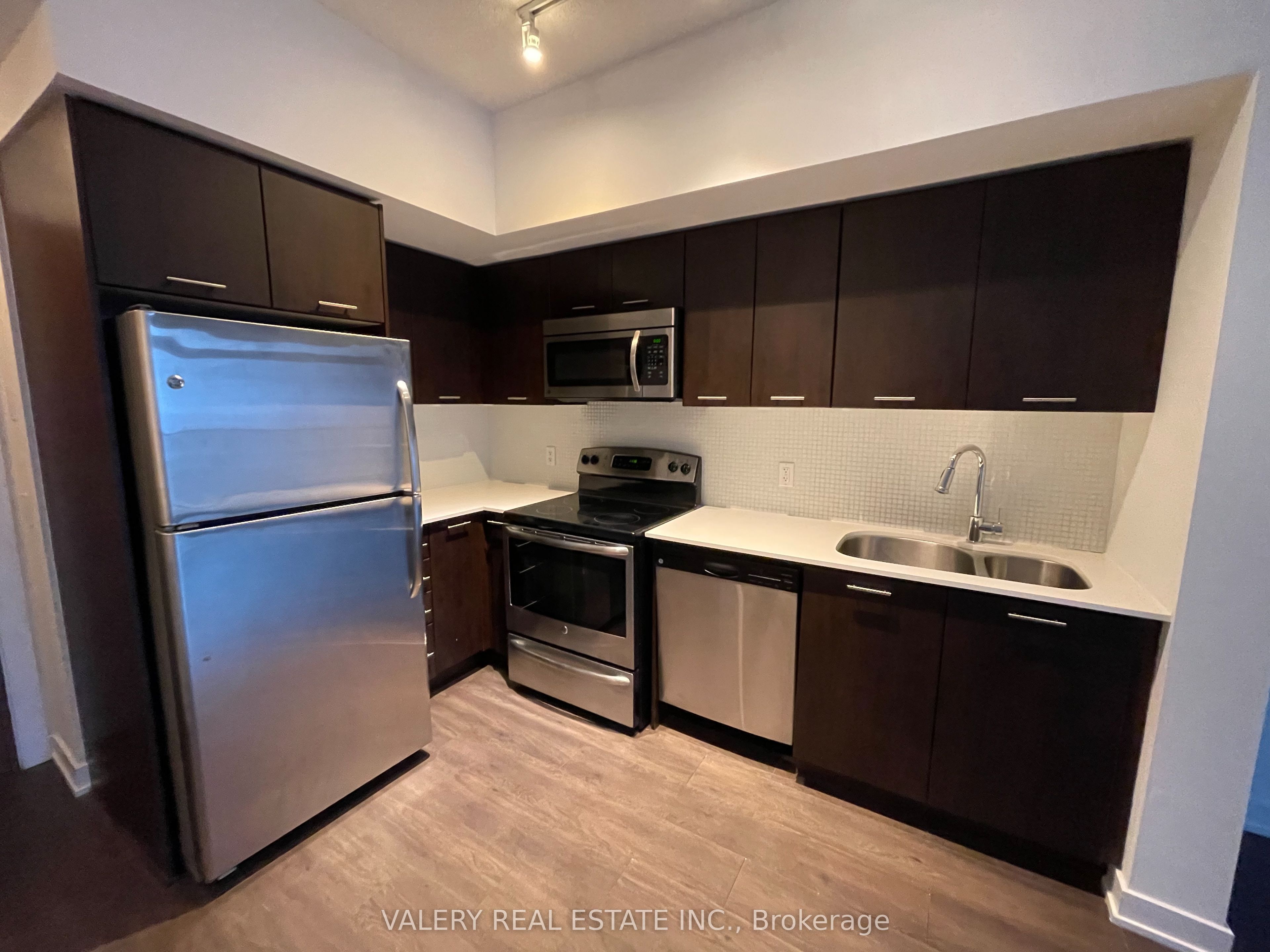 2200 Lake Shore Boulevard W 4003