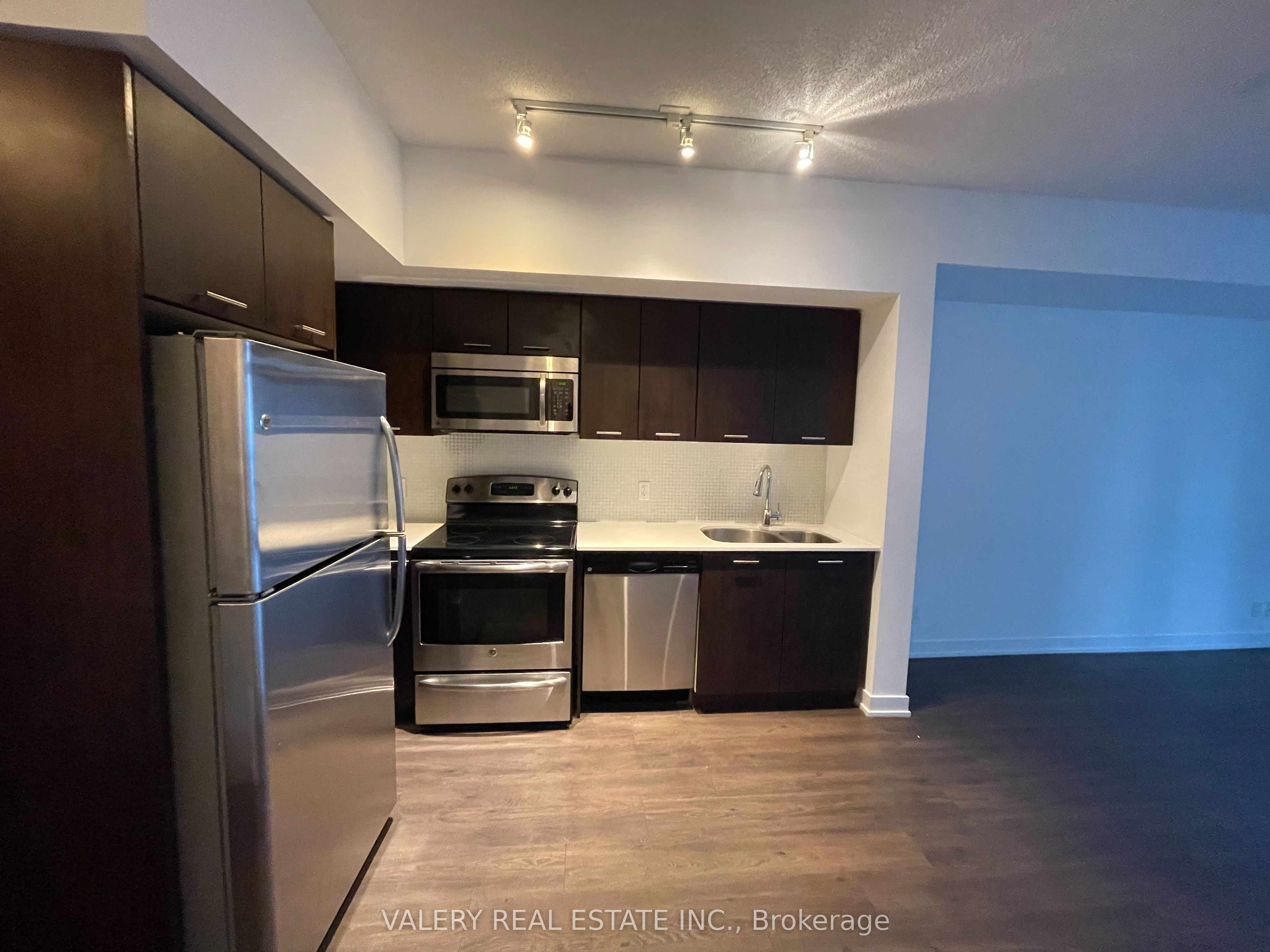 2200 Lake Shore Boulevard W 4003